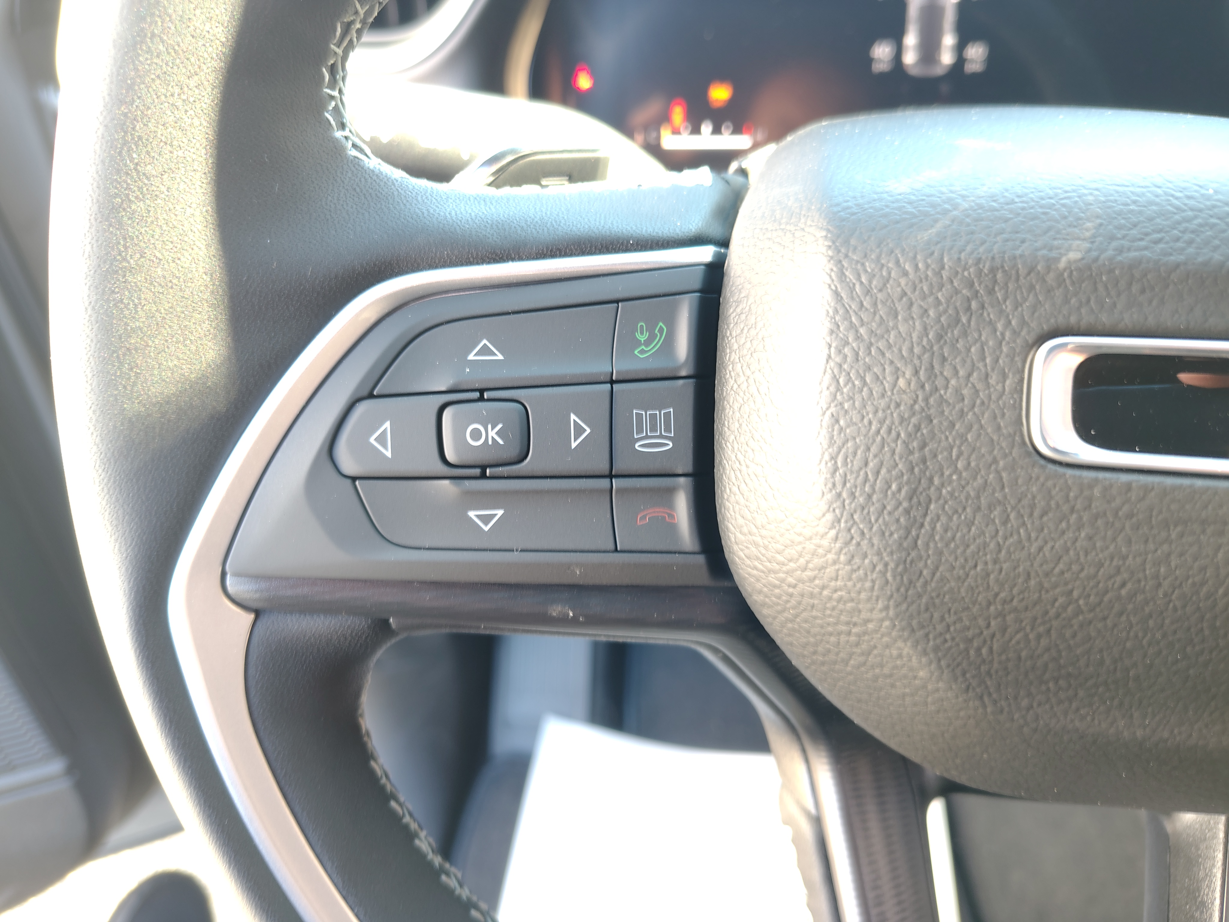 2027 Jeep Grand Cherokee photo 34 of 40