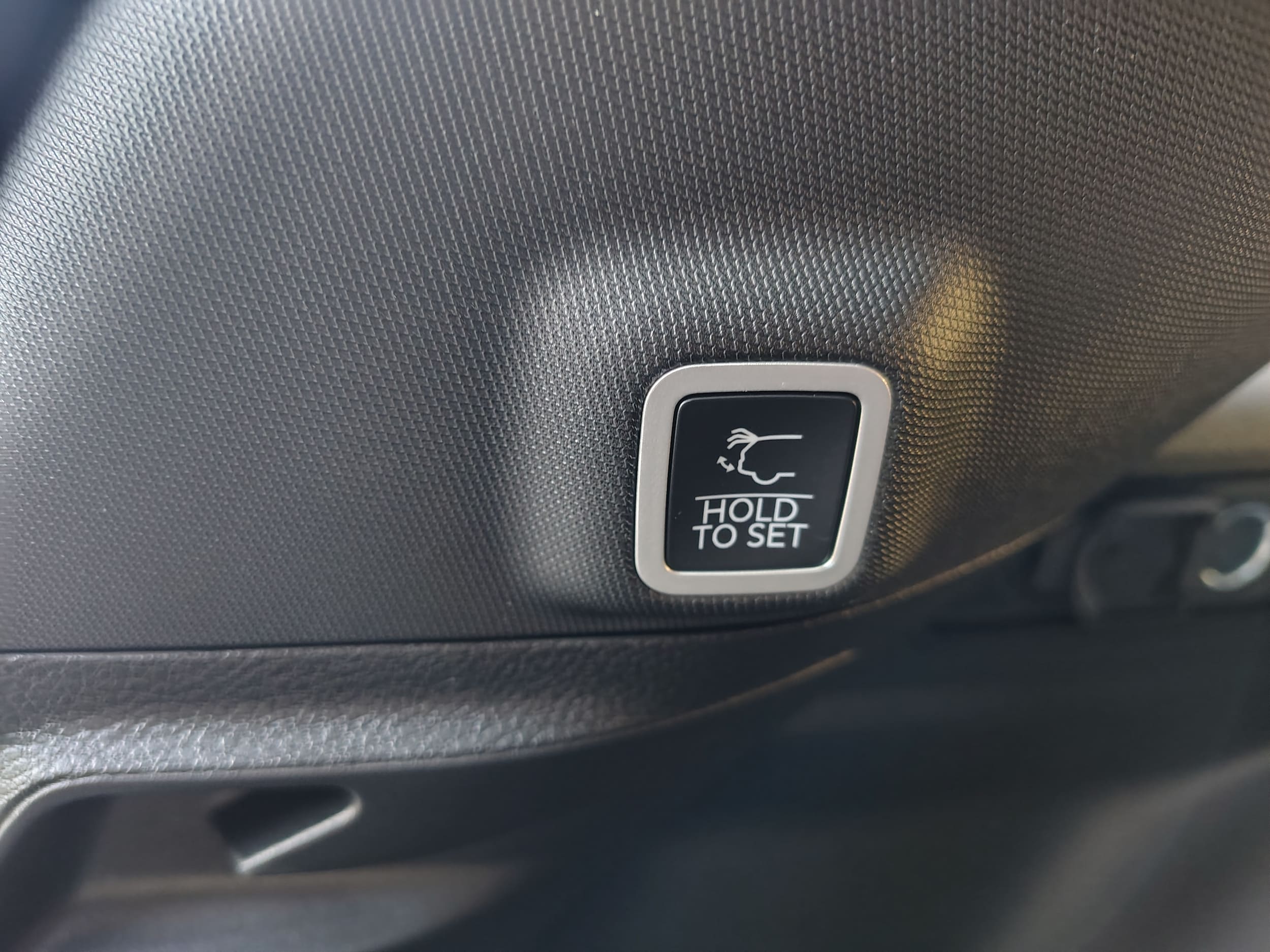 2027 Jeep Grand Cherokee photo 14 of 43