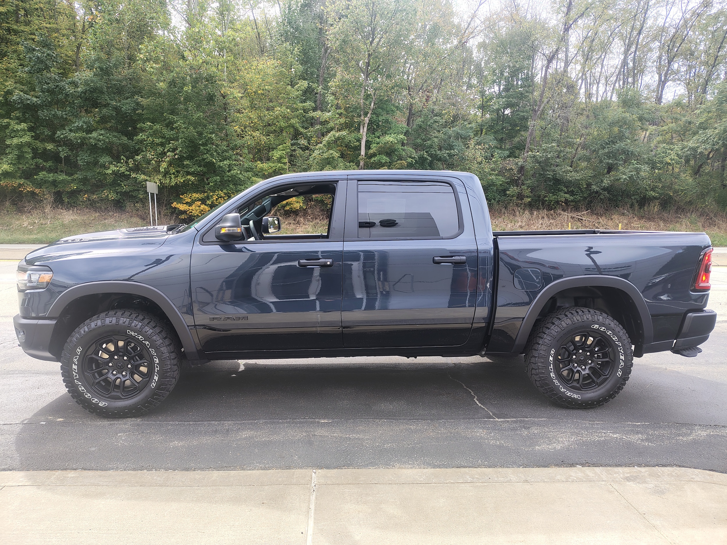 2027 Ram 1500 photo 7 of 19