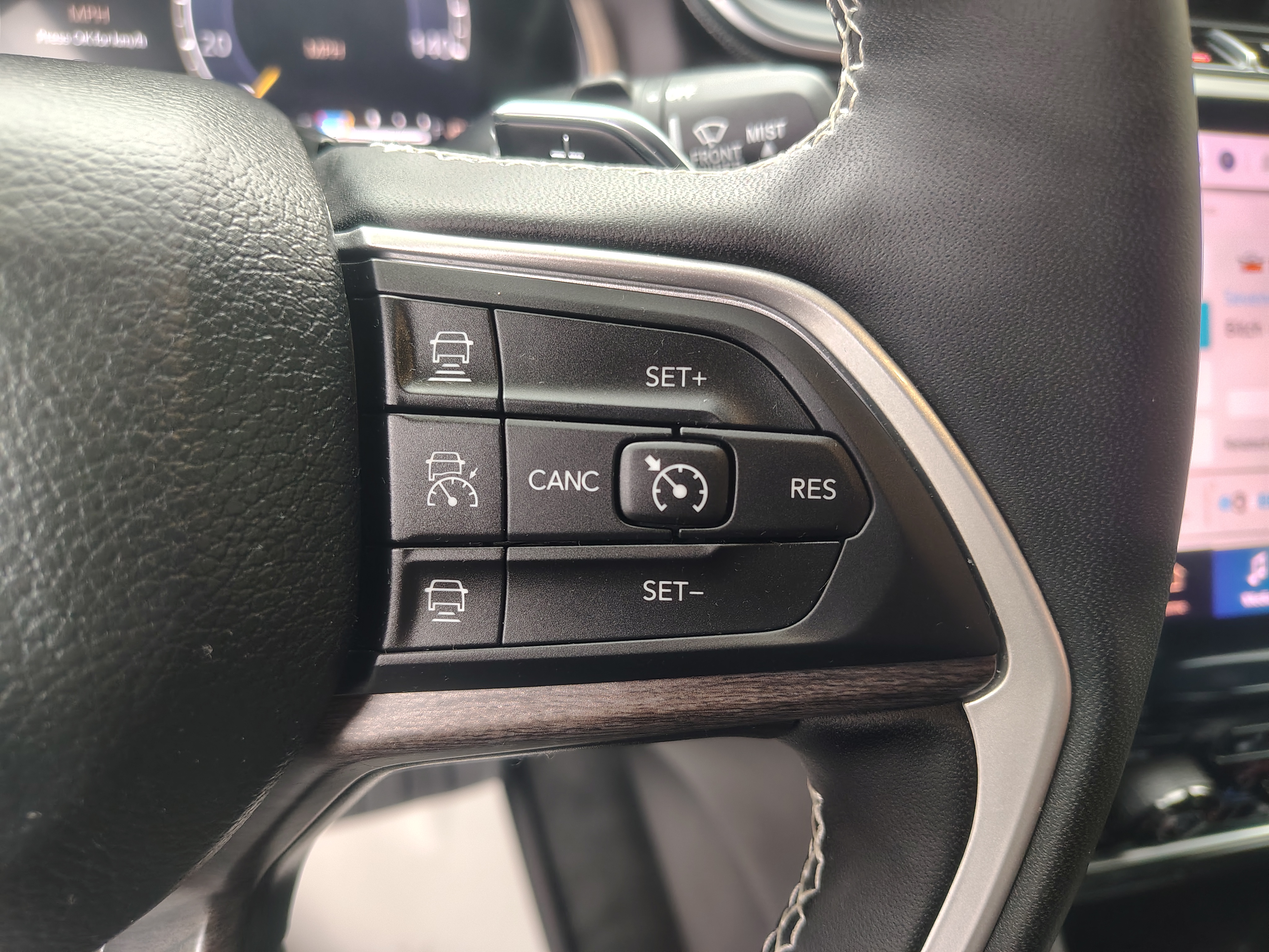 2025 Jeep Grand Cherokee L photo 37 of 45