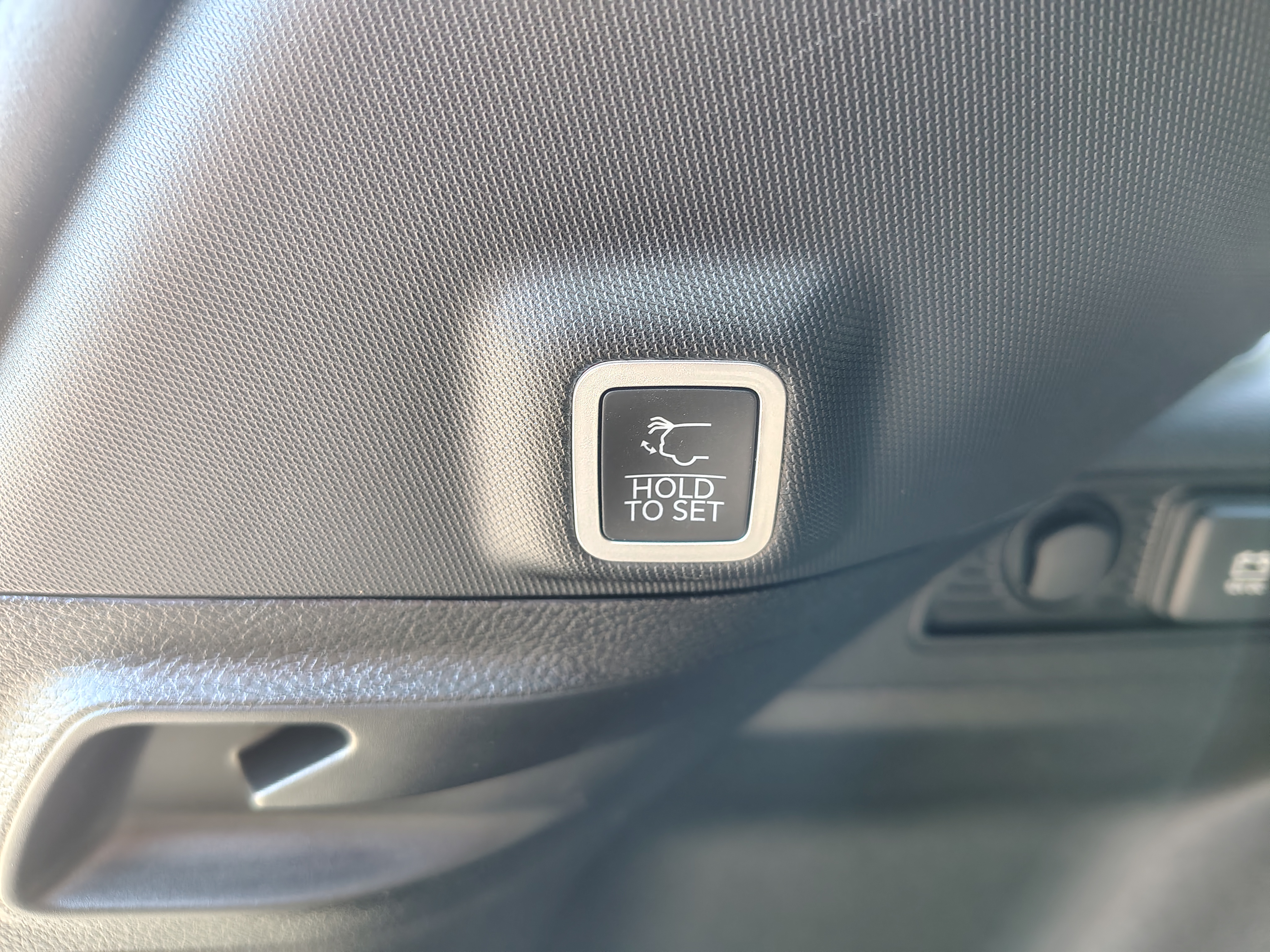 2027 Jeep Grand Cherokee photo 14 of 39
