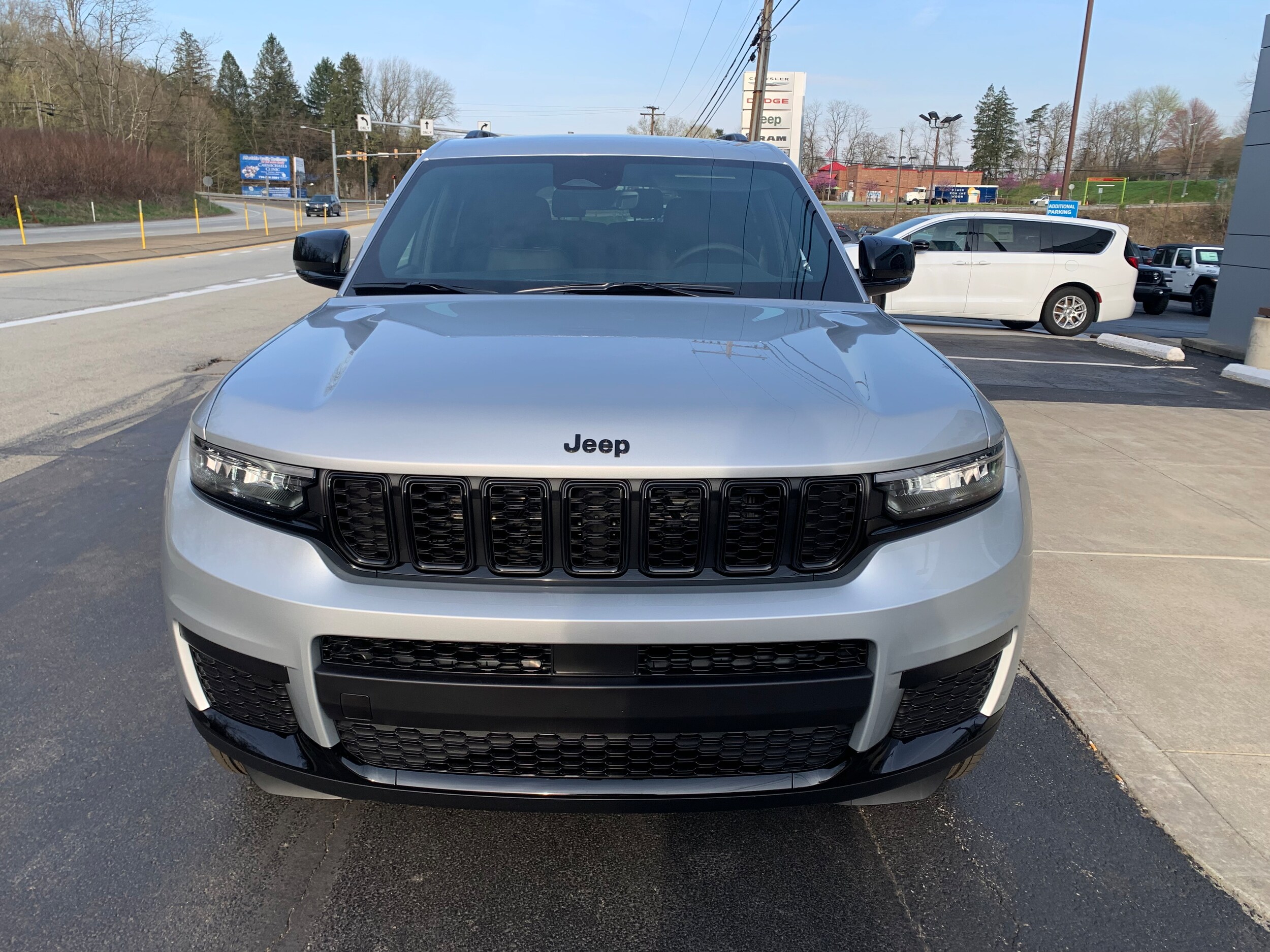2025 Jeep Grand Cherokee Altitude photo 3