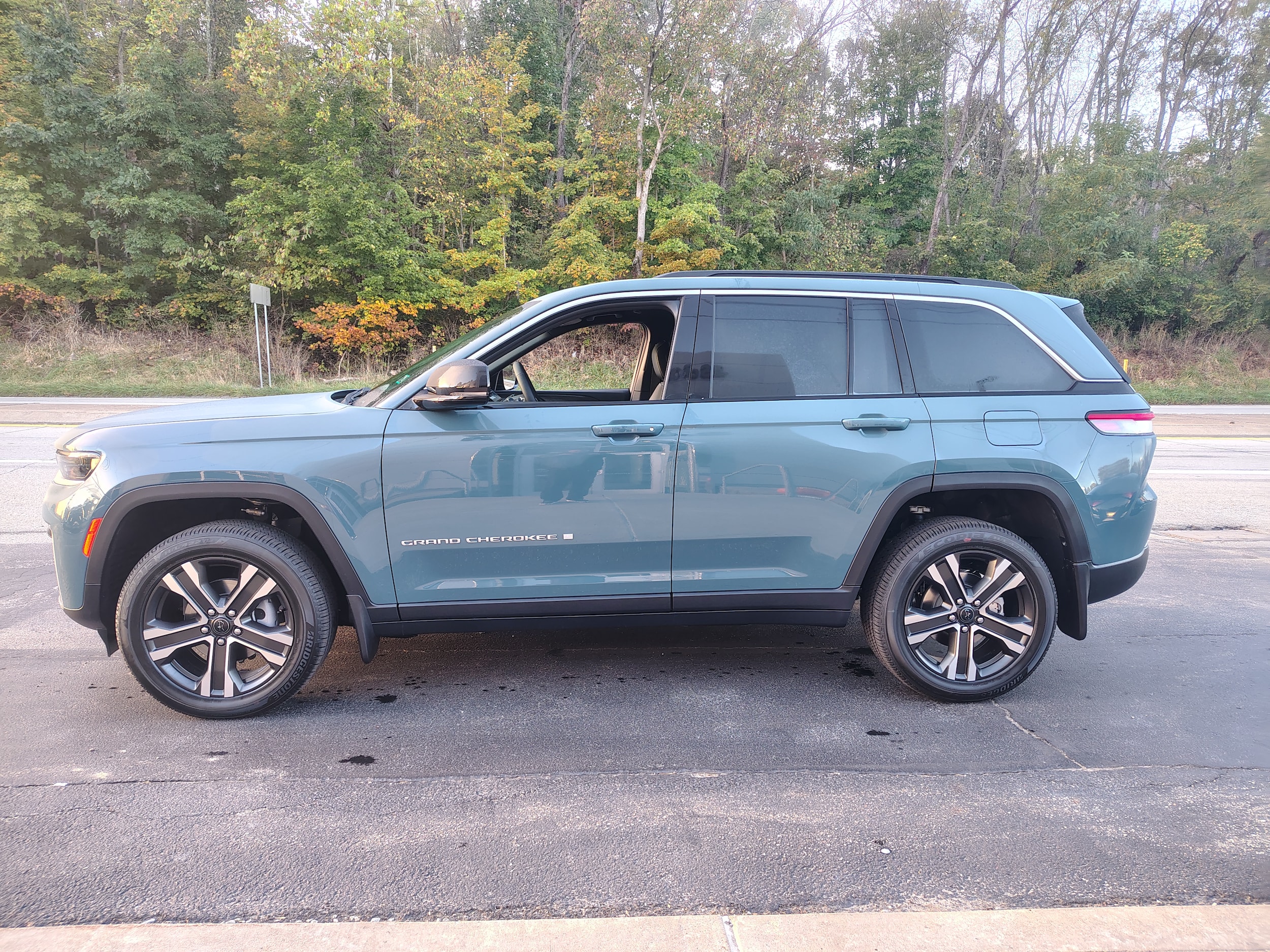 2027 Jeep Grand Cherokee photo 6 of 43