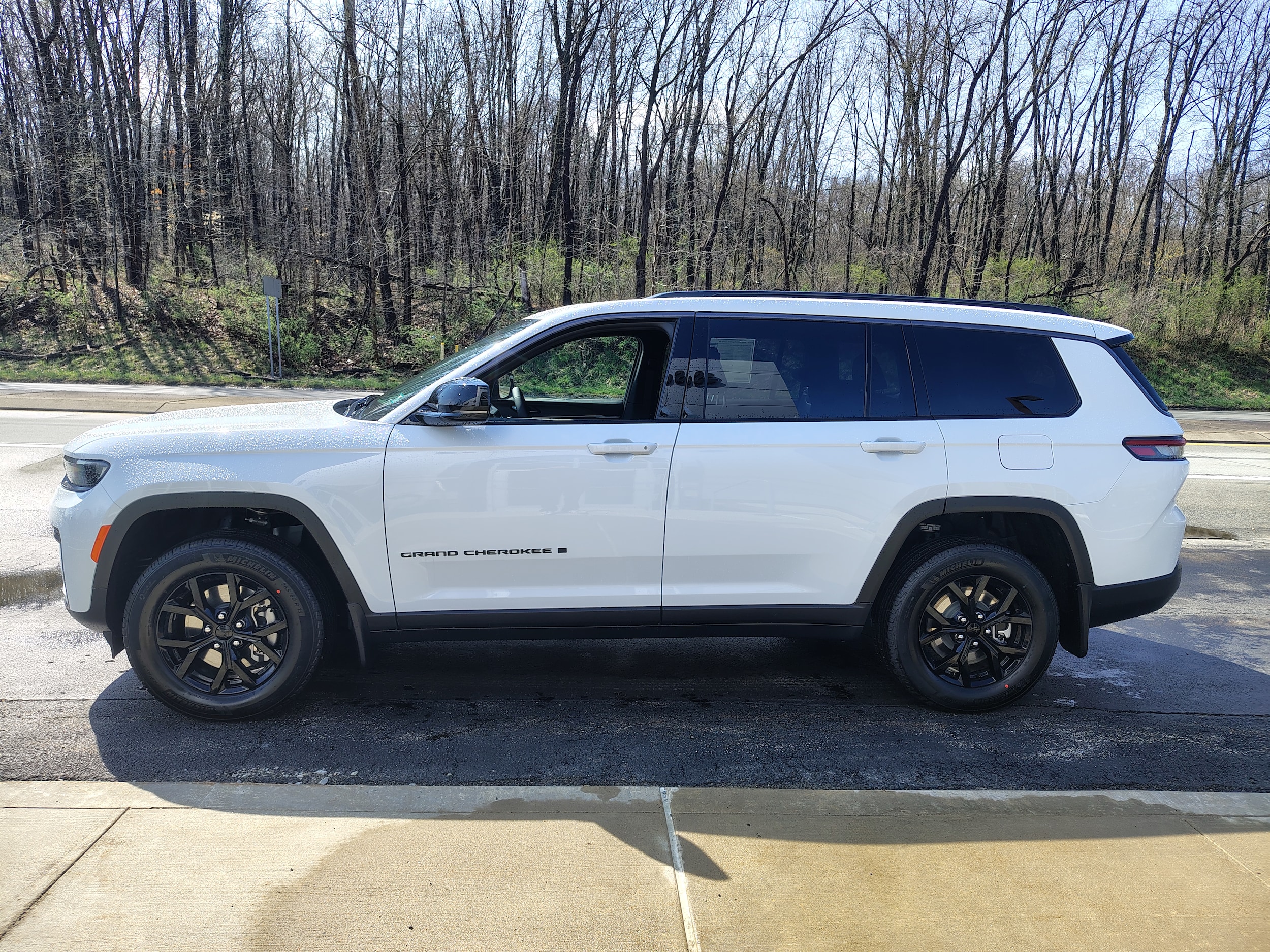 2026 Jeep Grand Cherokee L LAREDO ALTITUDE 4X4 Bright White at Three Rivers CJD