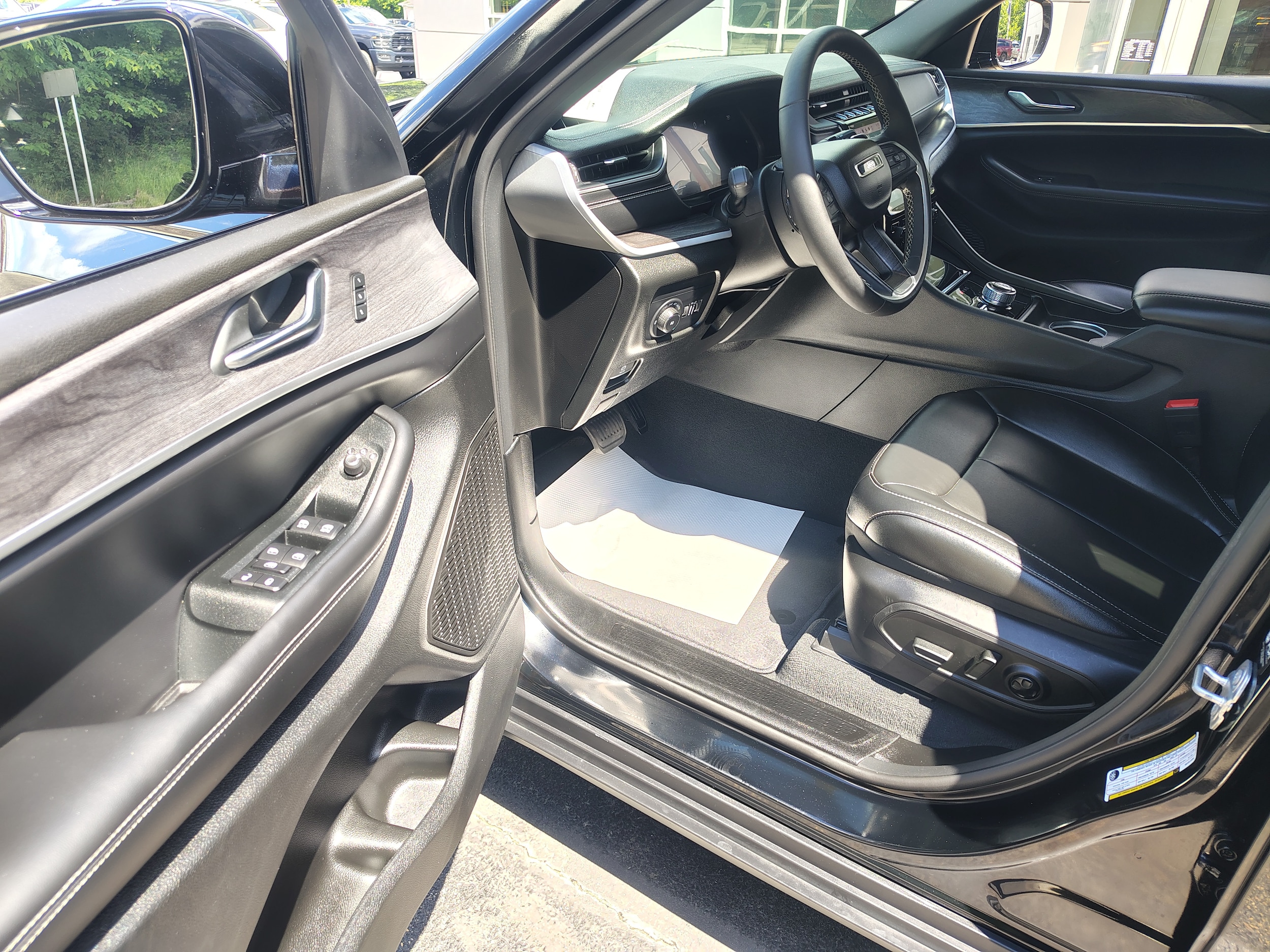 2024 Jeep Grand Cherokee Limited Diamond Black Crystal Pearlcoat at Solomon CJD Carmichaels