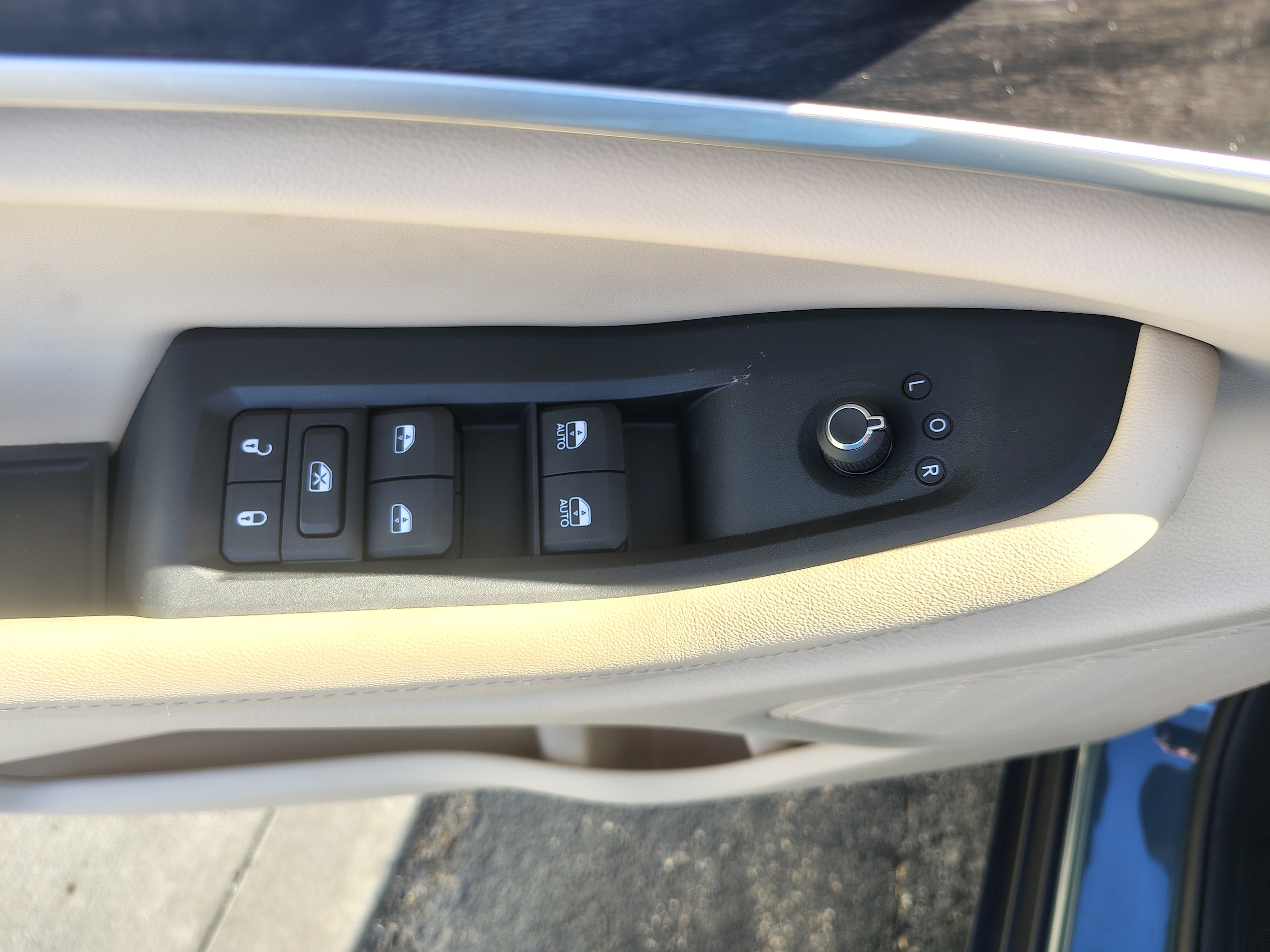 2027 Jeep Grand Cherokee photo 26 of 44
