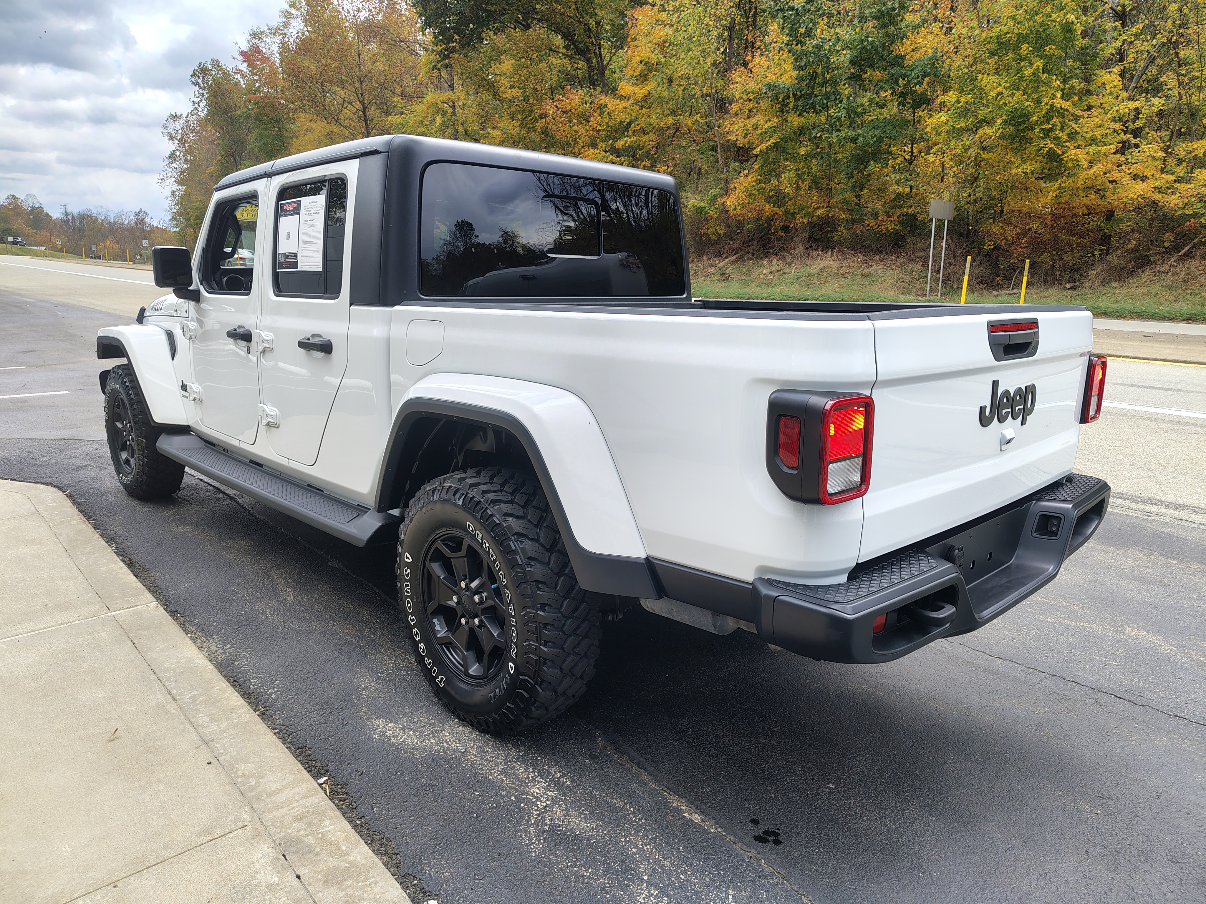 2021 Jeep Gladiator photo 9 of 34