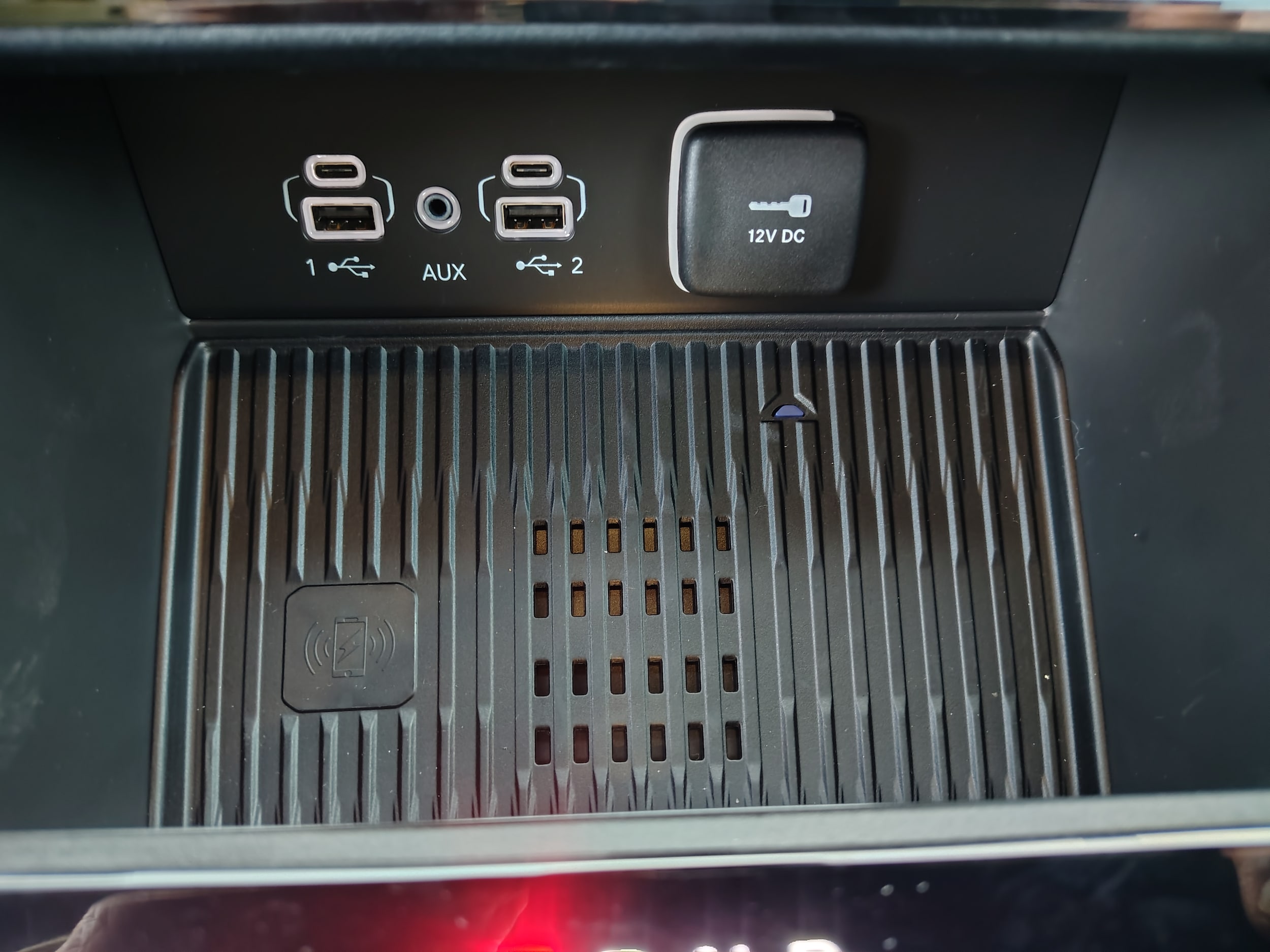 2027 Jeep Grand Cherokee photo 39 of 43