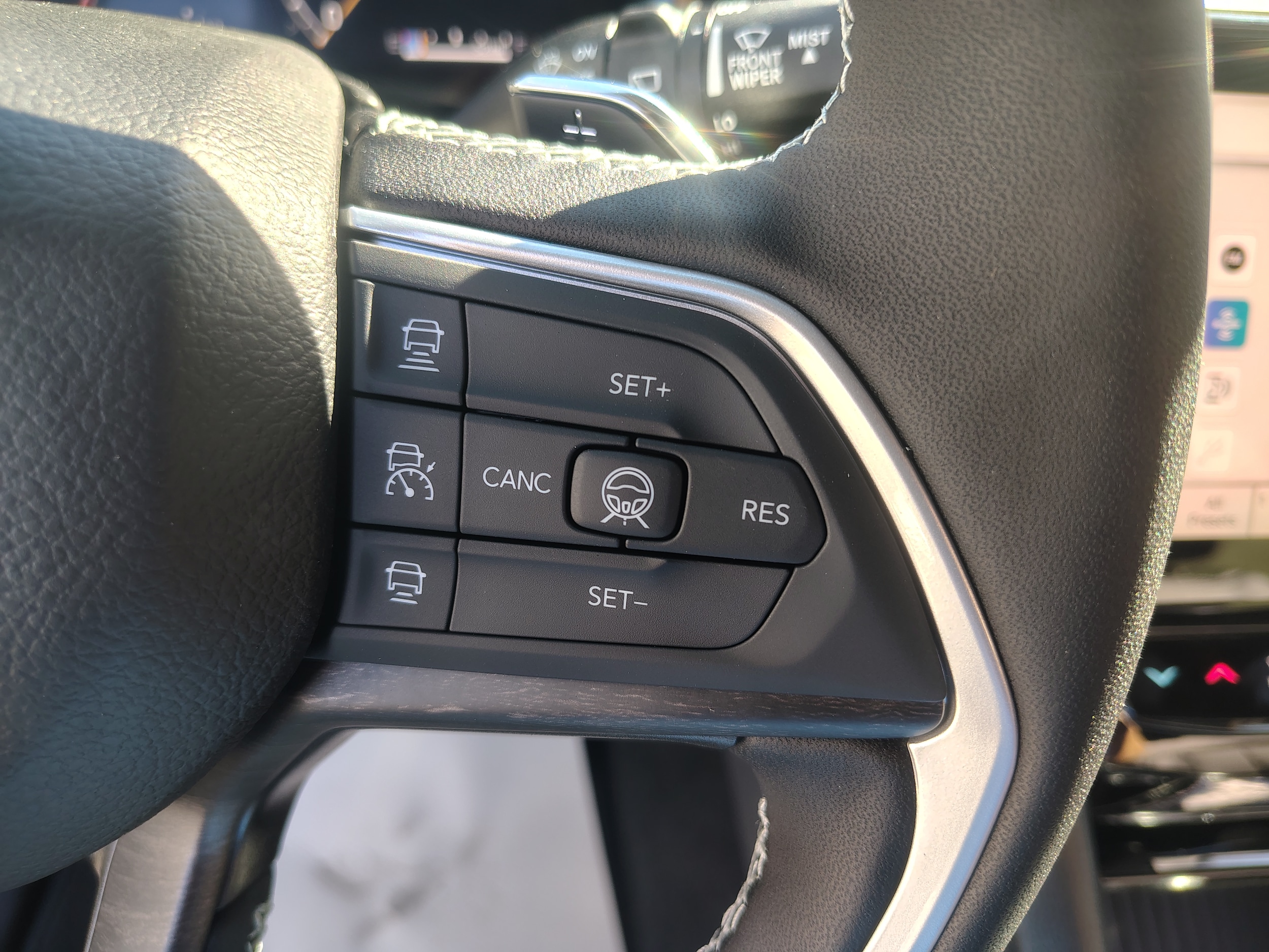 2027 Jeep Grand Cherokee photo 38 of 45