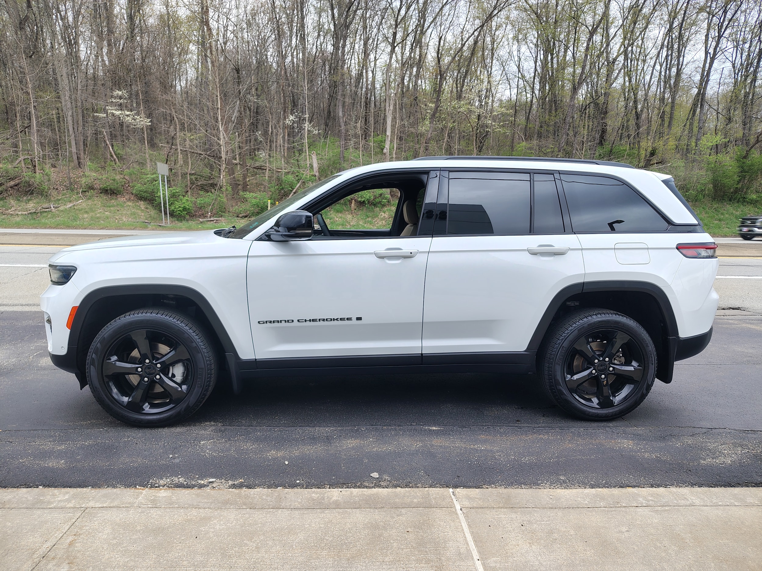 2024 Jeep Grand Cherokee Limited Bright White Clearcoat at Solomon CJD Carmichaels