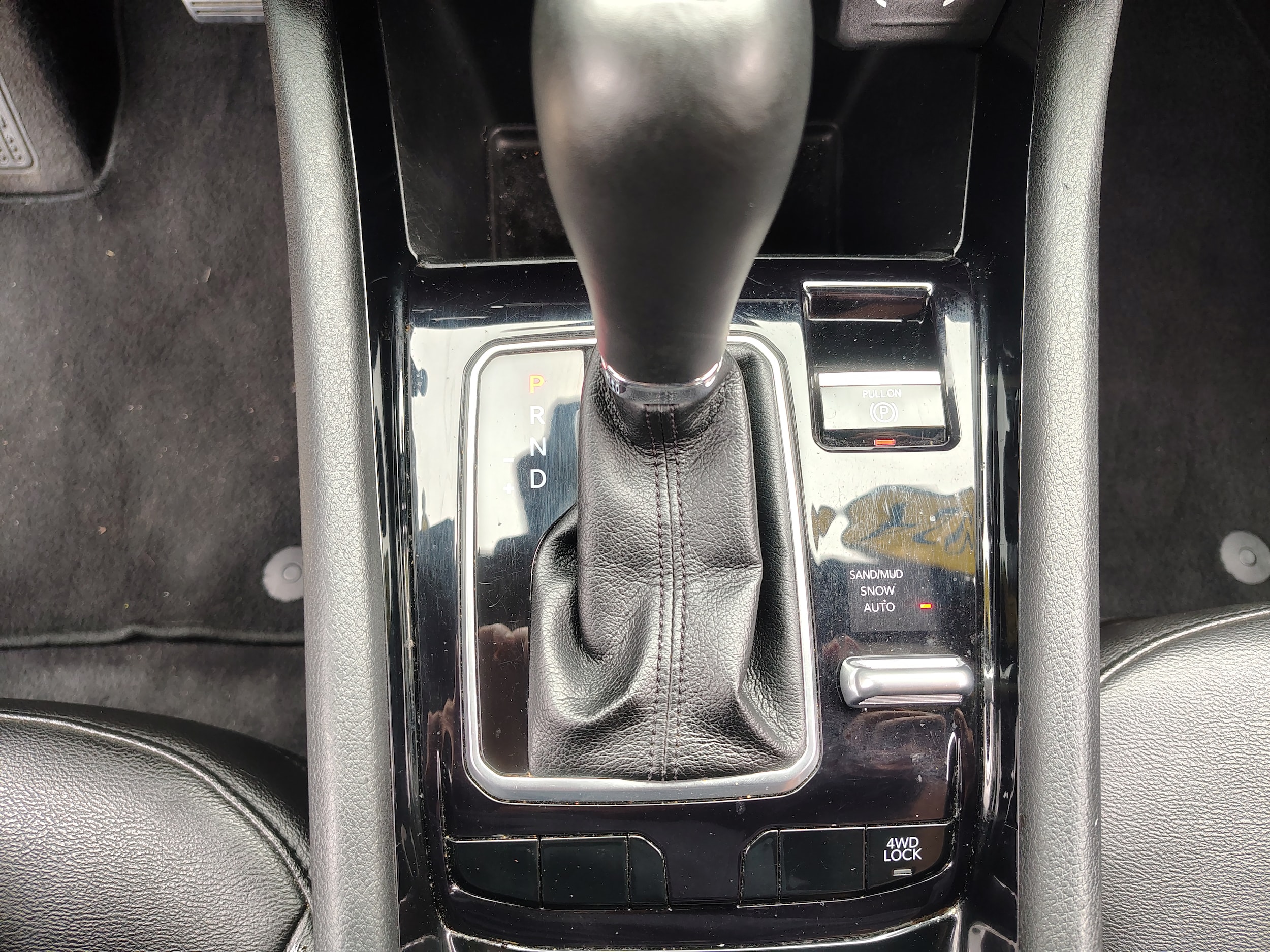 2024 Jeep Compass Limited Silver Zynith Metallic Clearcoat at Solomon CJD Carmichaels
