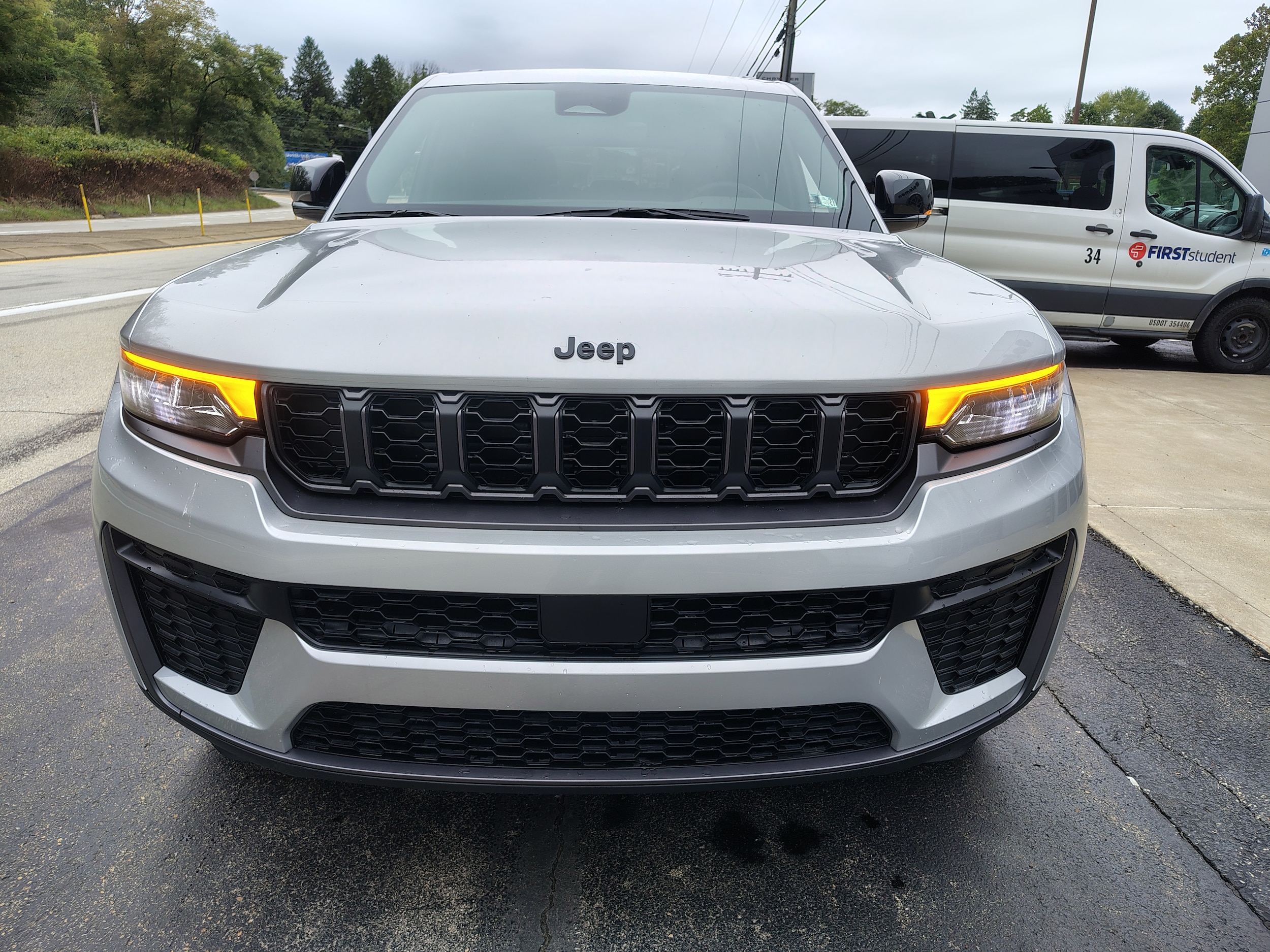 2026 Jeep Grand Cherokee LAREDO ALTITUDE 4X4 Silver Zynith at Three Rivers CJD