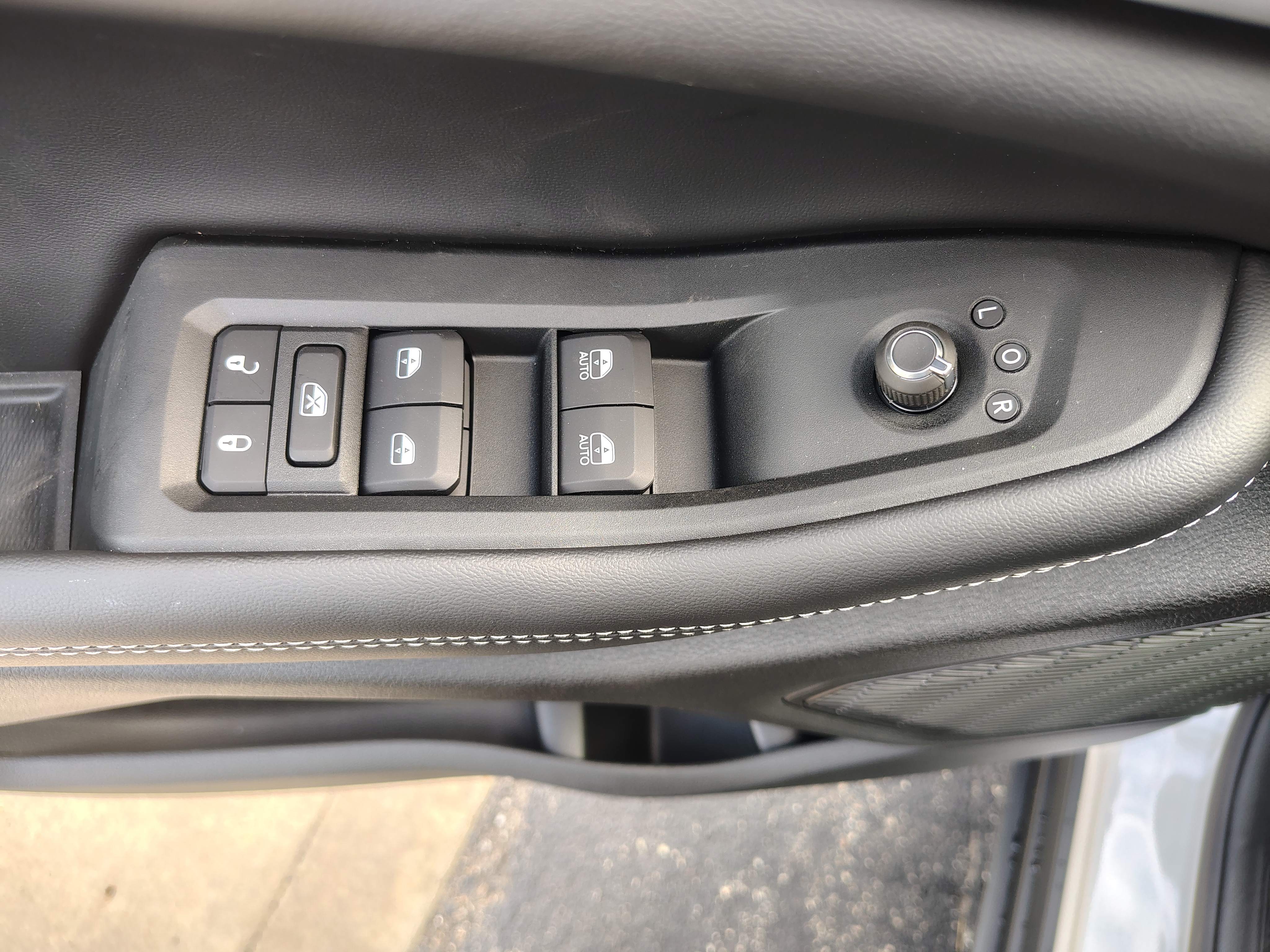 2027 Jeep Grand Cherokee photo 23 of 42