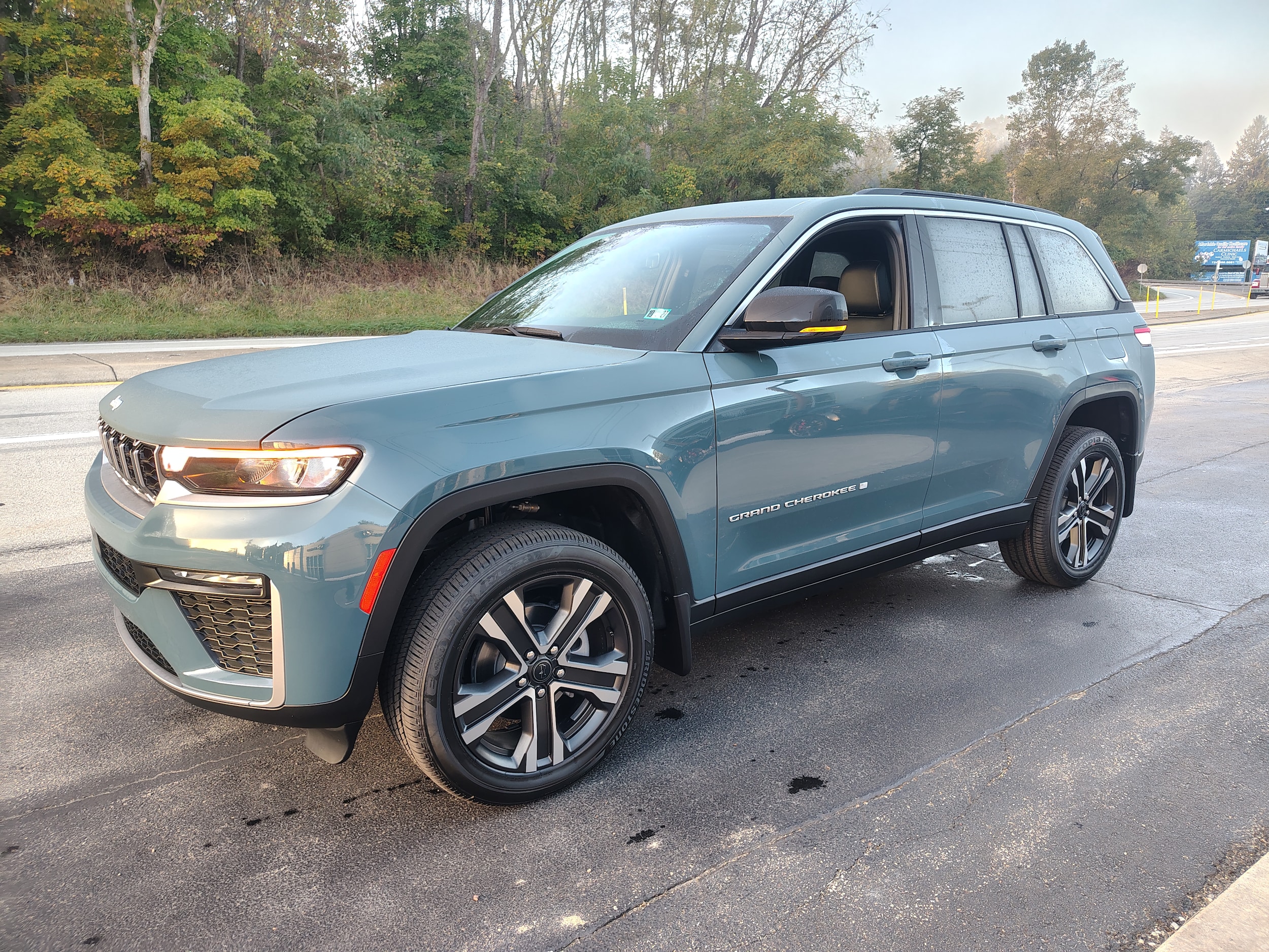 2027 Jeep Grand Cherokee photo 4 of 43