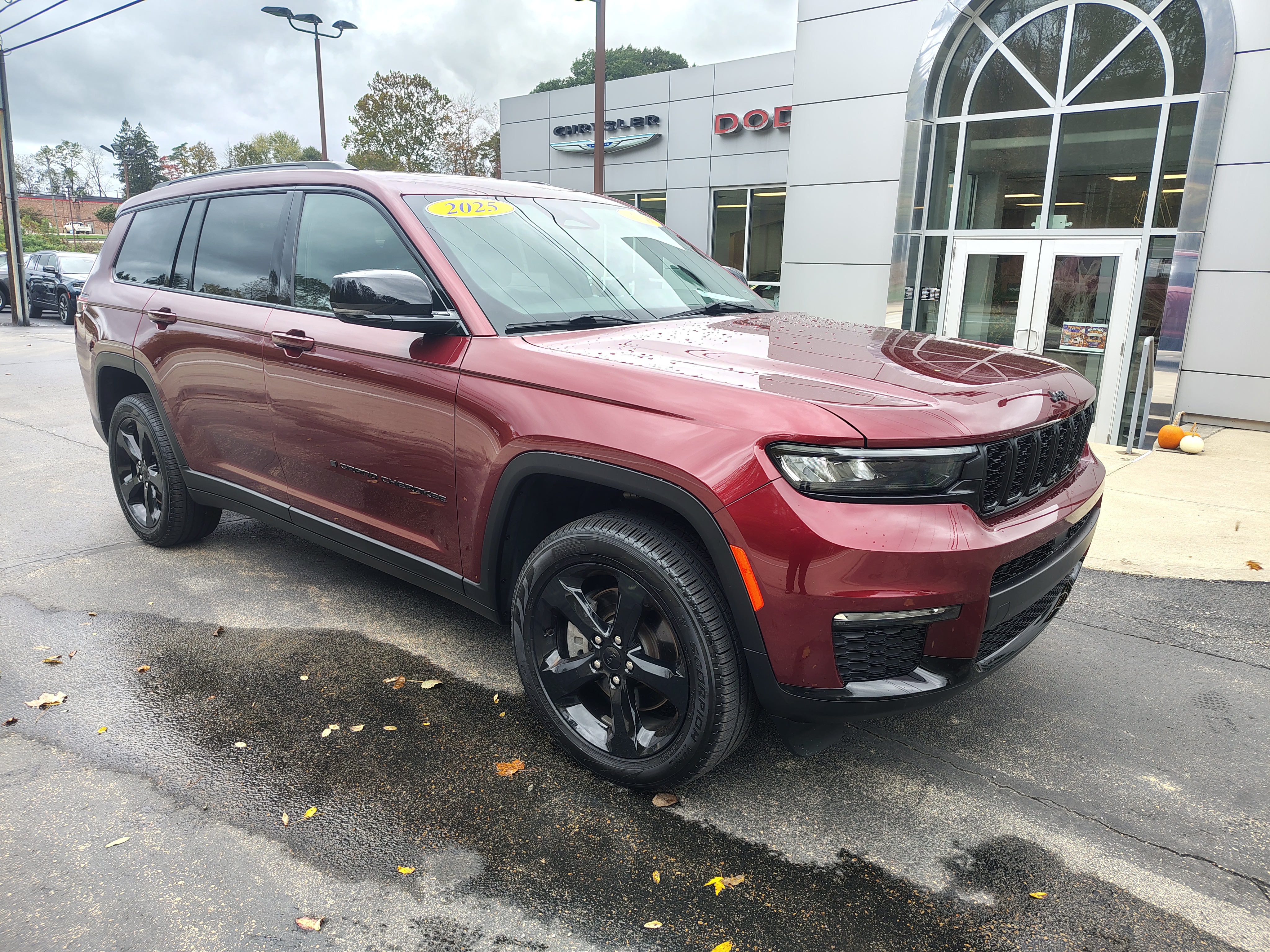2025 Jeep Grand Cherokee L photo 2 of 45