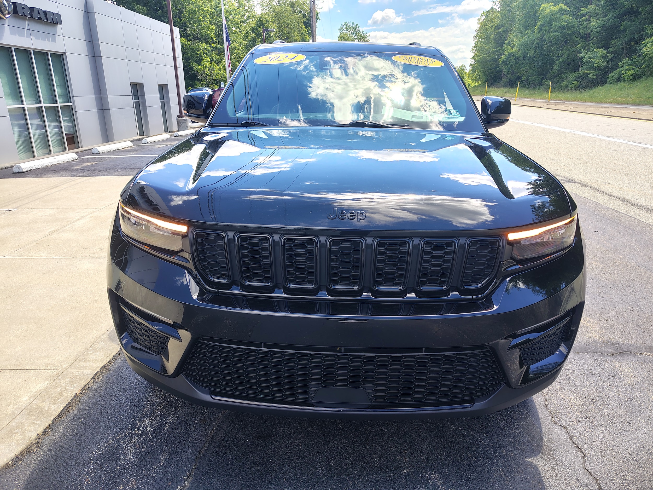 2024 Jeep Grand Cherokee Limited Diamond Black Crystal Pearlcoat at Solomon CJD Carmichaels