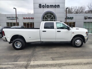 2026 Ram 3500 TRADESMAN CREW CAB 4X4 8' BOX Pickup