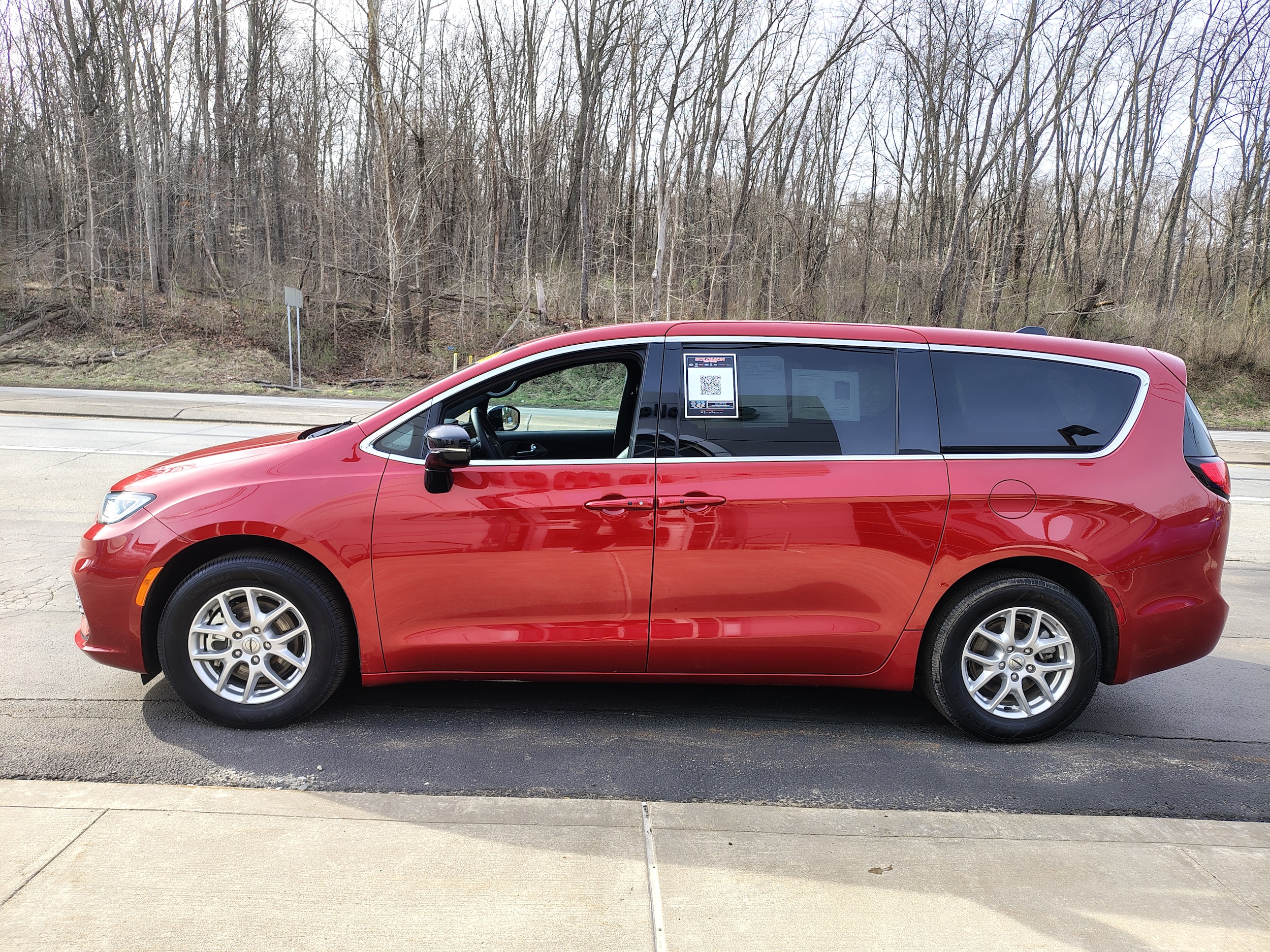 2025 Chrysler Pacifica Select - 5