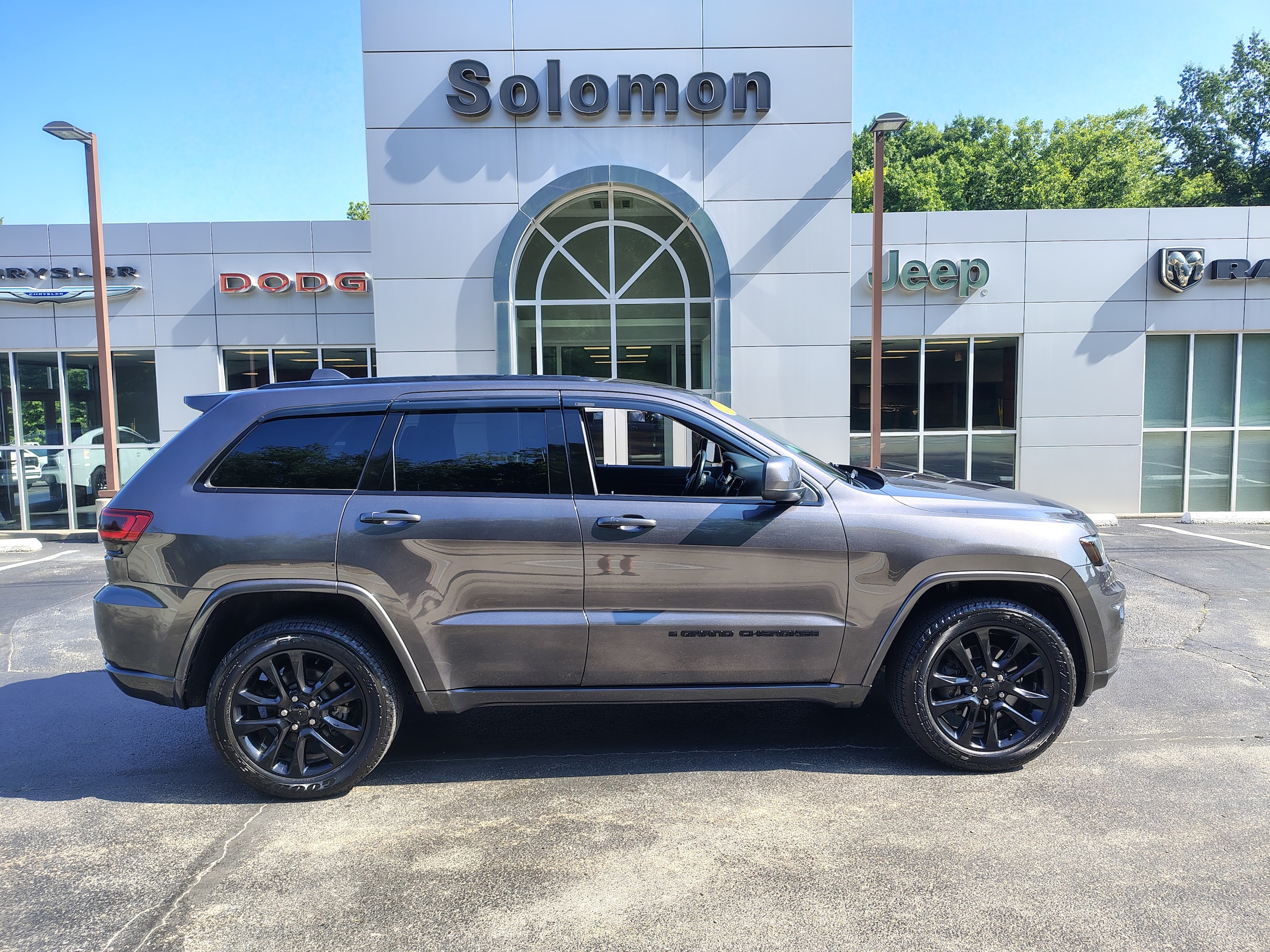 2021 Jeep Grand Cherokee Laredo X Granite Crystal Metallic Clearcoat at Solomon CJD Carmichaels