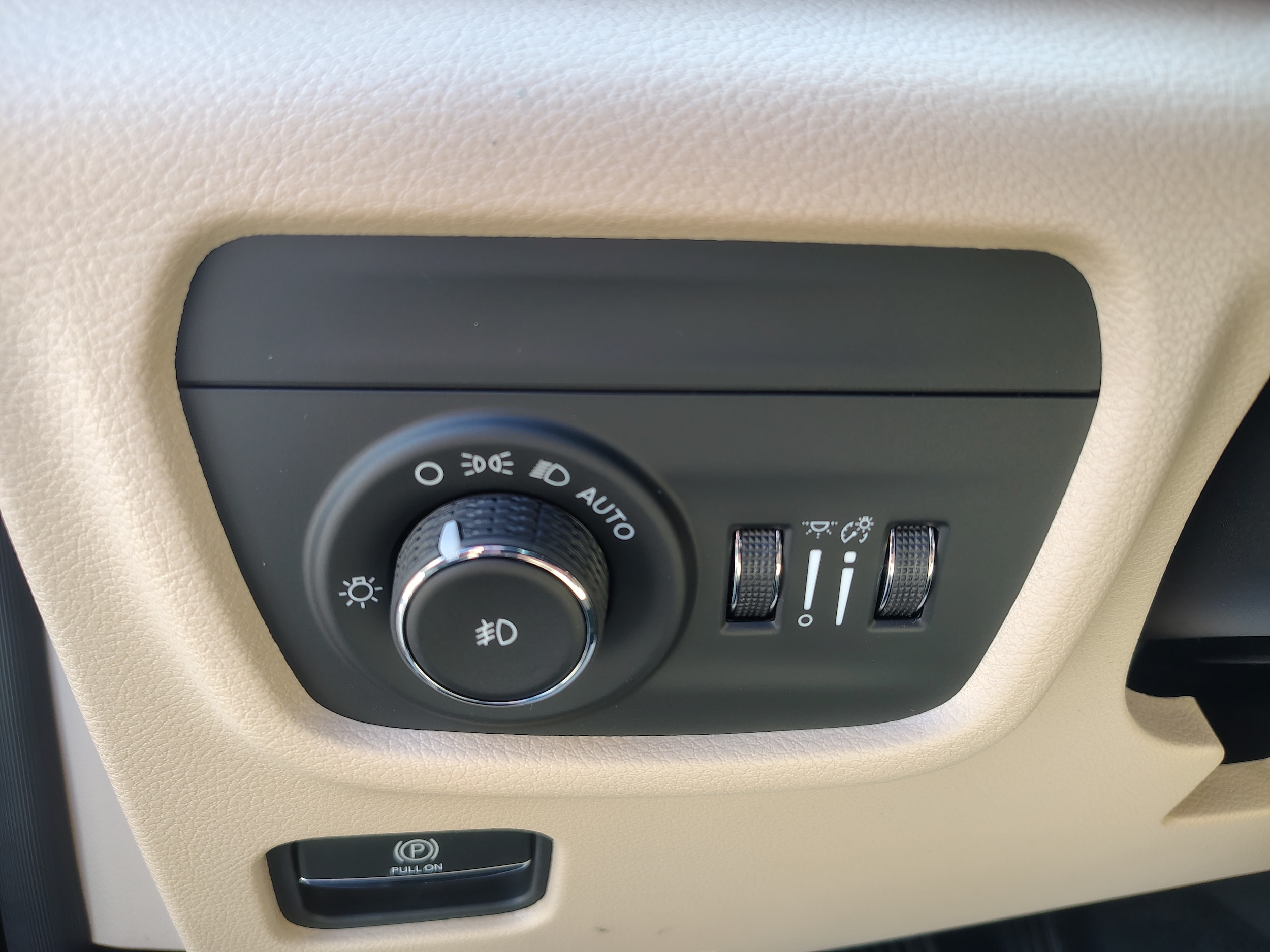 2027 Jeep Grand Cherokee photo 31 of 44