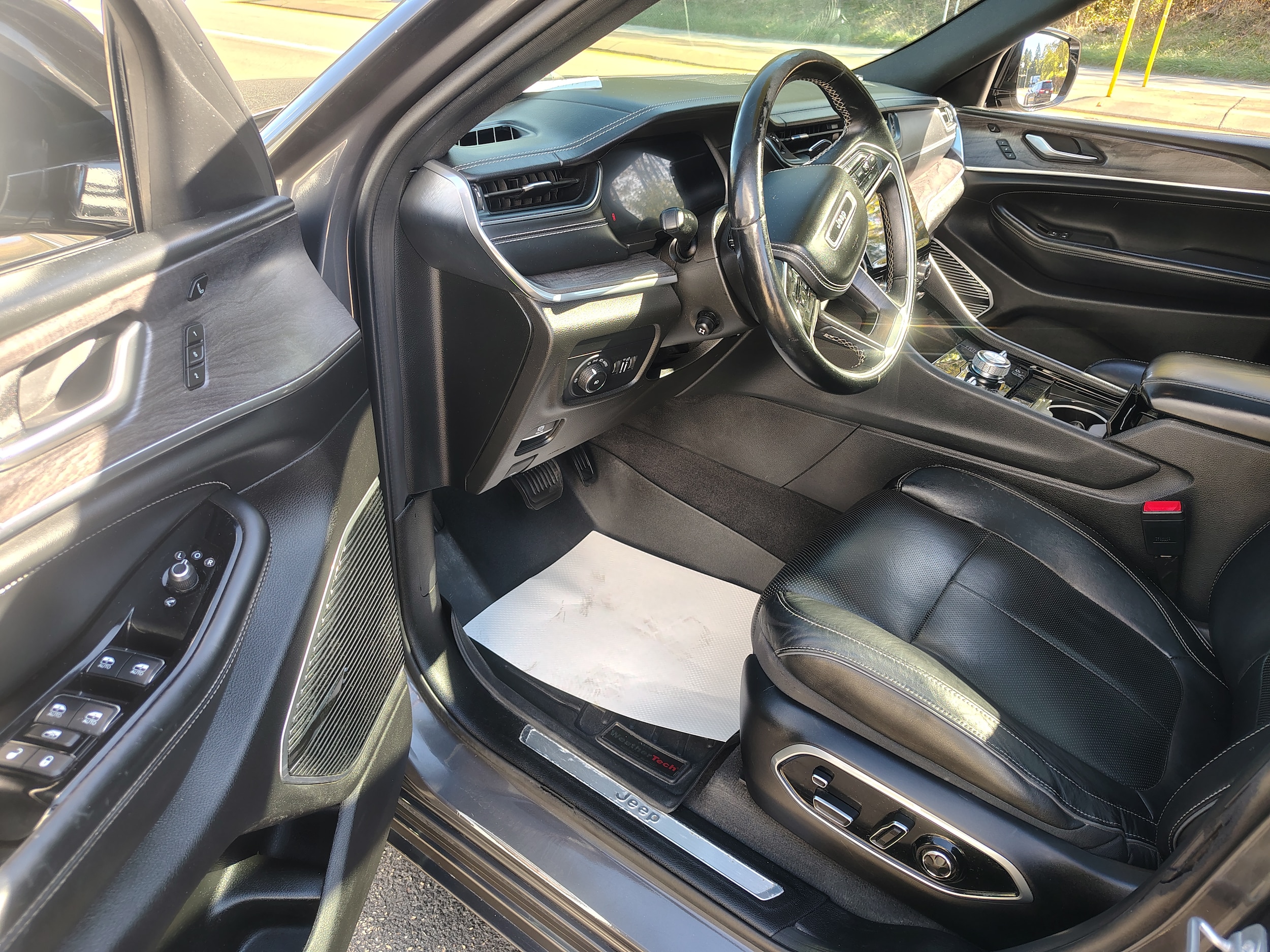 2022 Jeep Grand Cherokee L photo 20 of 46