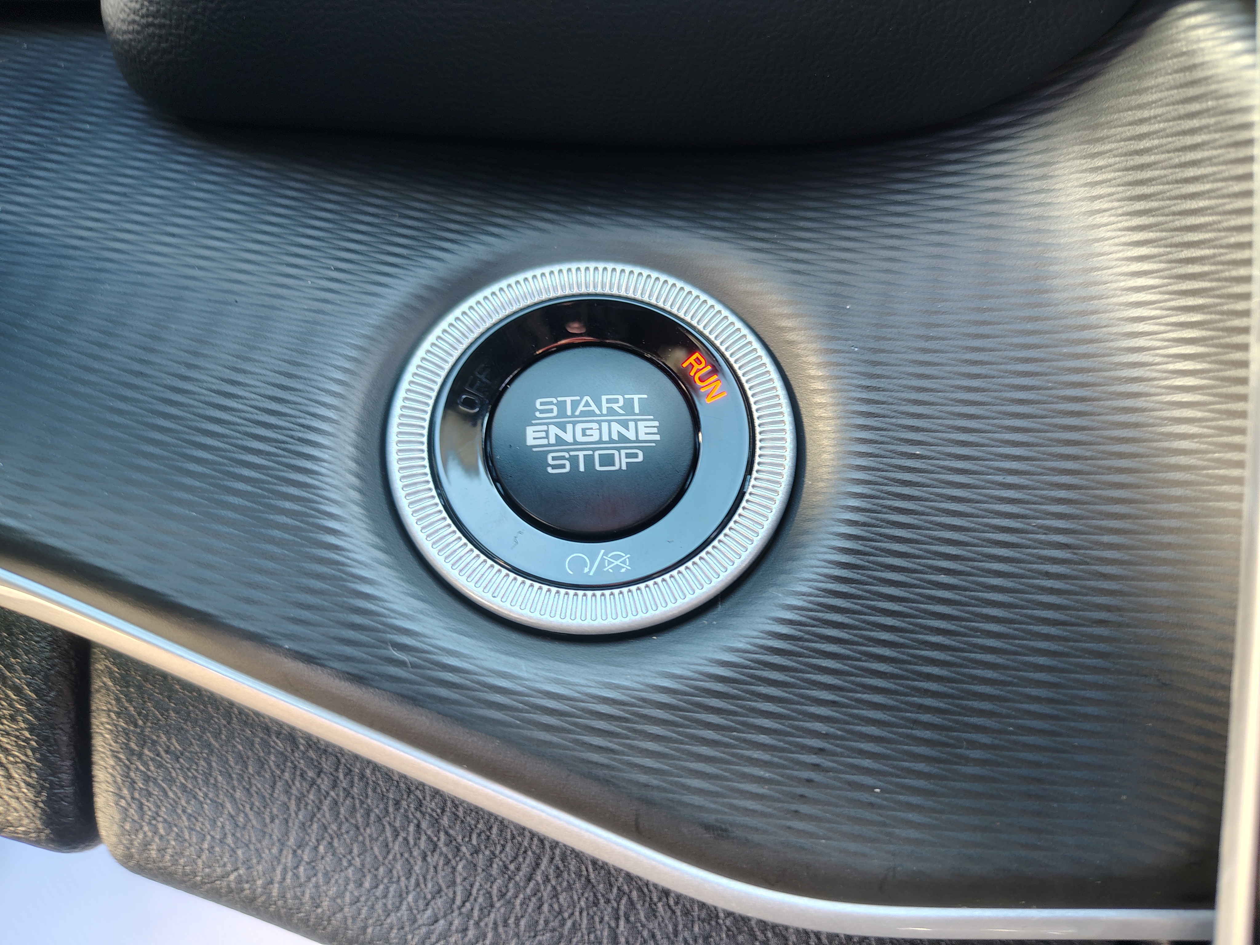 2027 Jeep Grand Cherokee photo 36 of 40