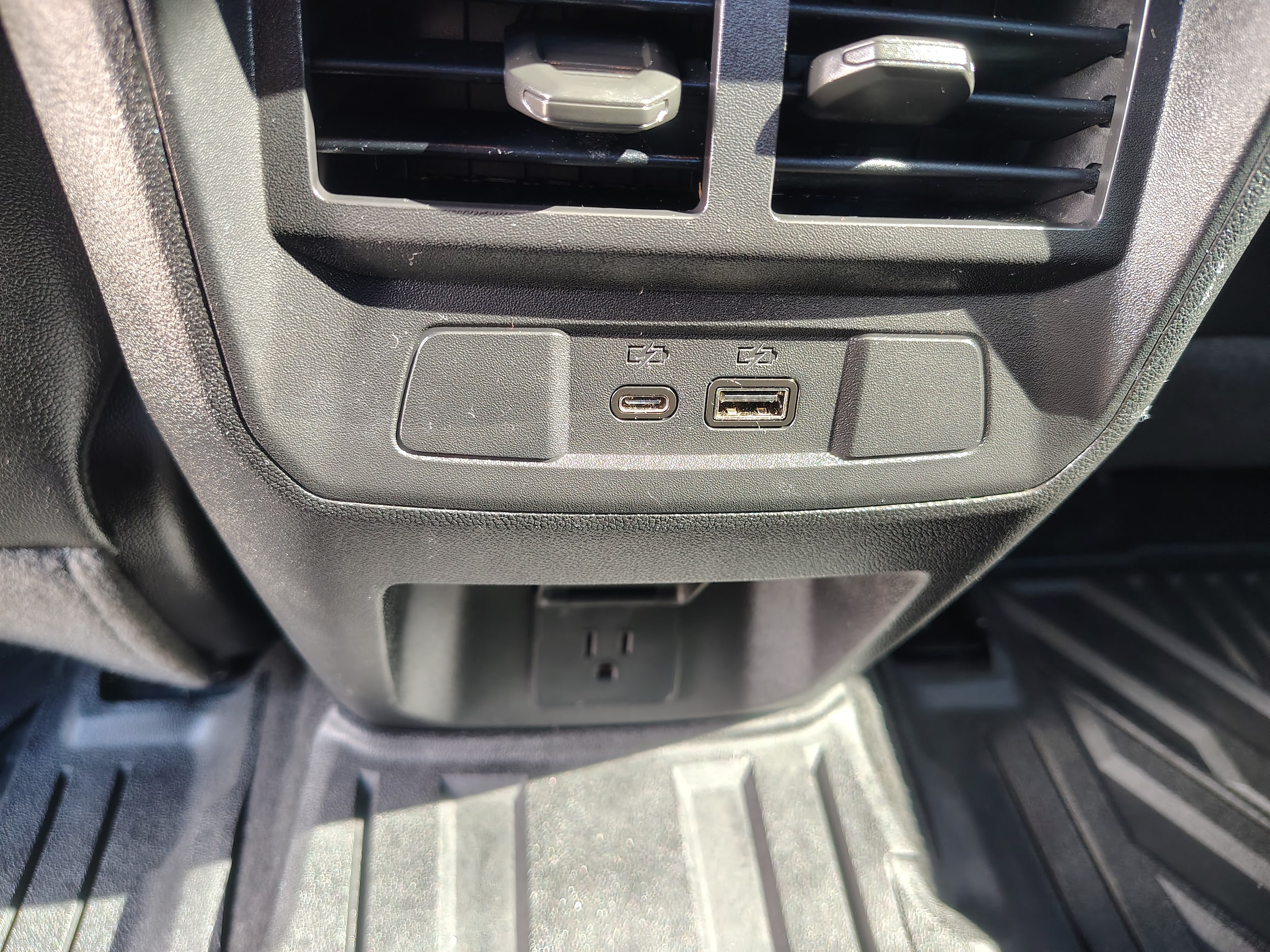 2025 GMC Canyon photo 25 of 39