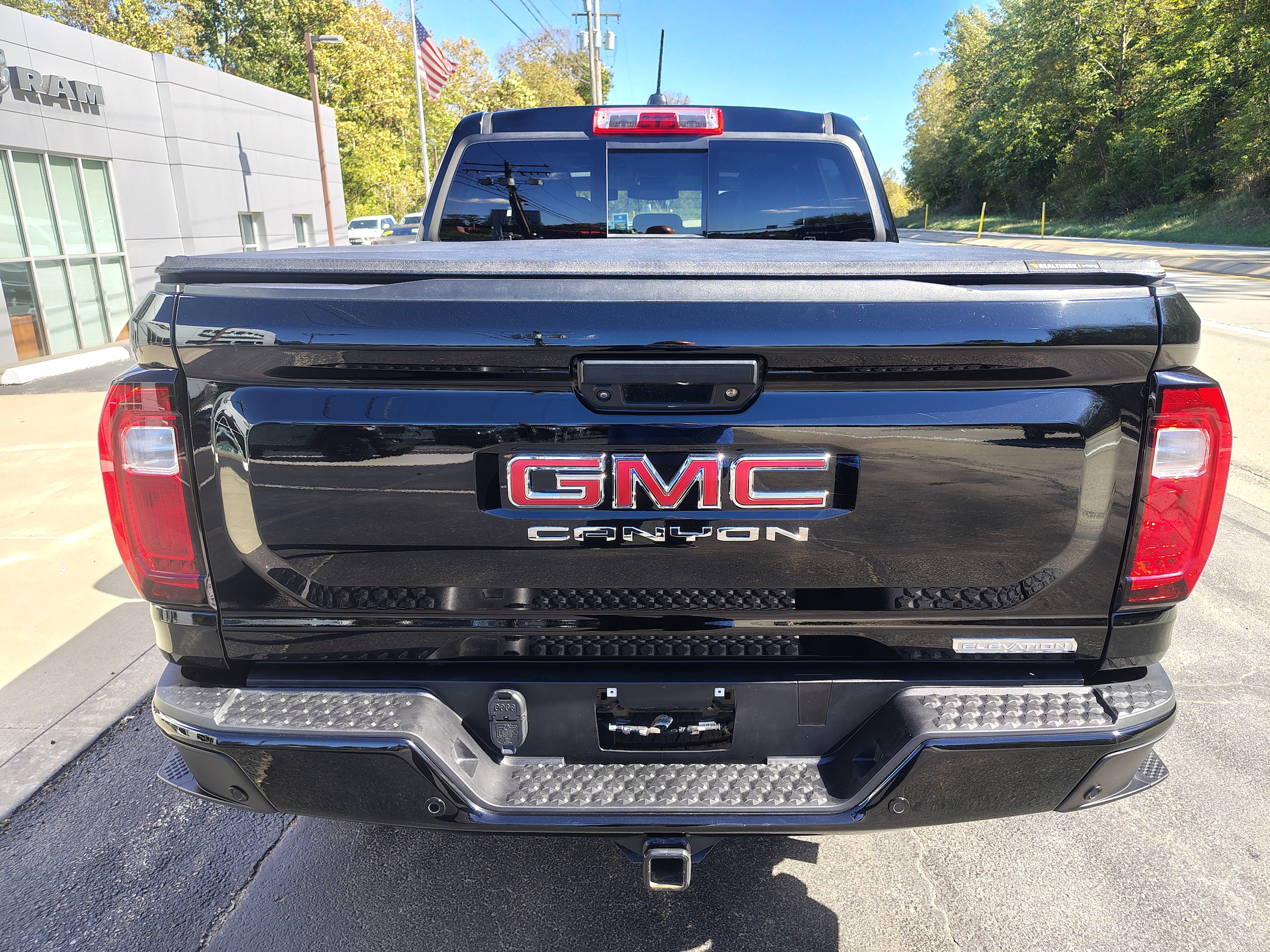 2025 GMC Canyon photo 10 of 39