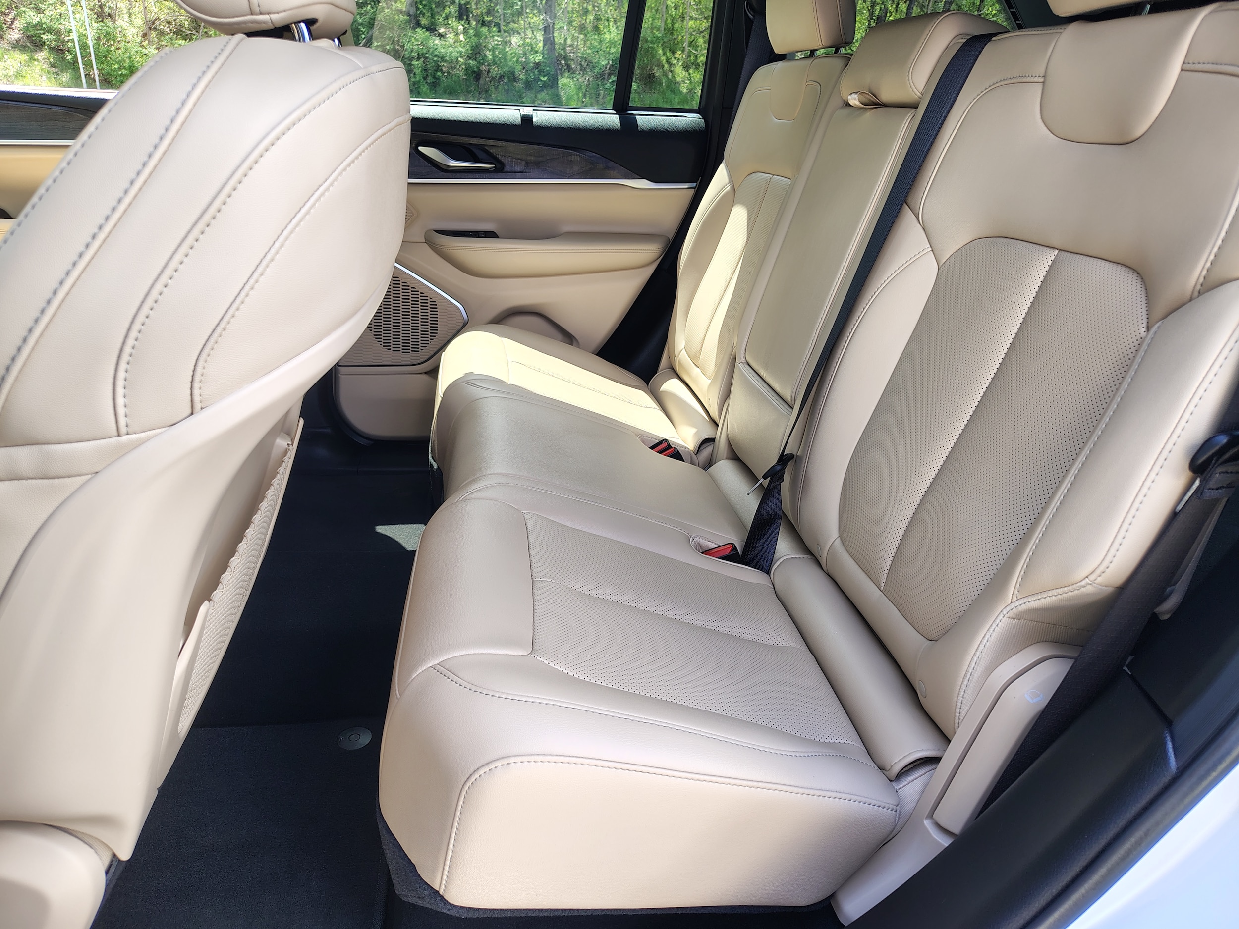2025 Jeep Grand Cherokee Limited Bright White Clearcoat at Solomon CJD Carmichaels