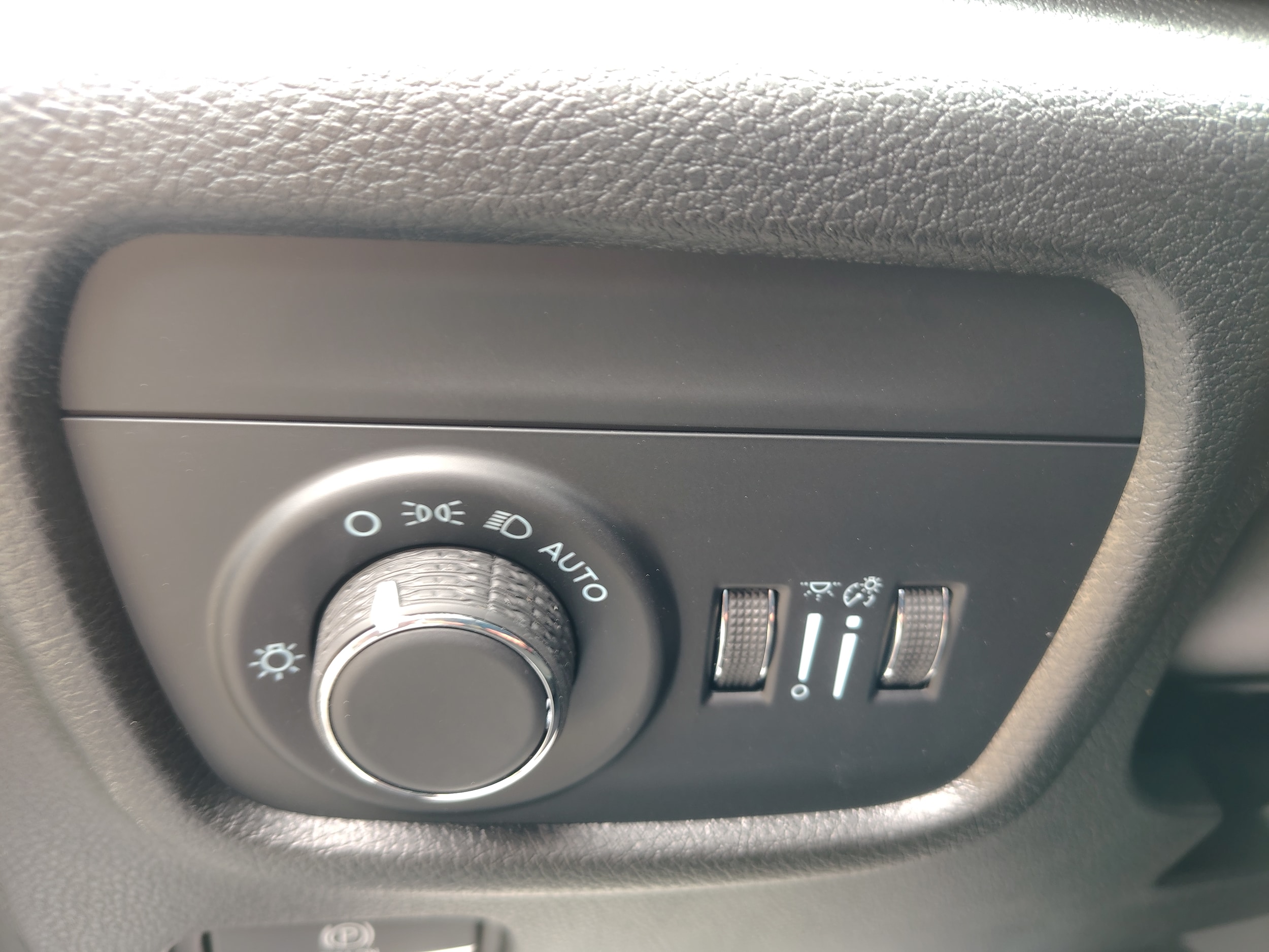 2026 Jeep Grand Cherokee LAREDO ALTITUDE 4X4 Silver Zynith at Three Rivers CJD