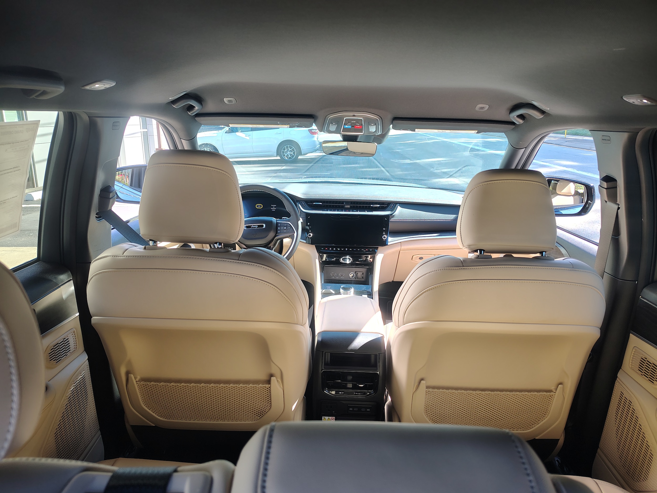 2027 Jeep Grand Cherokee photo 15 of 44