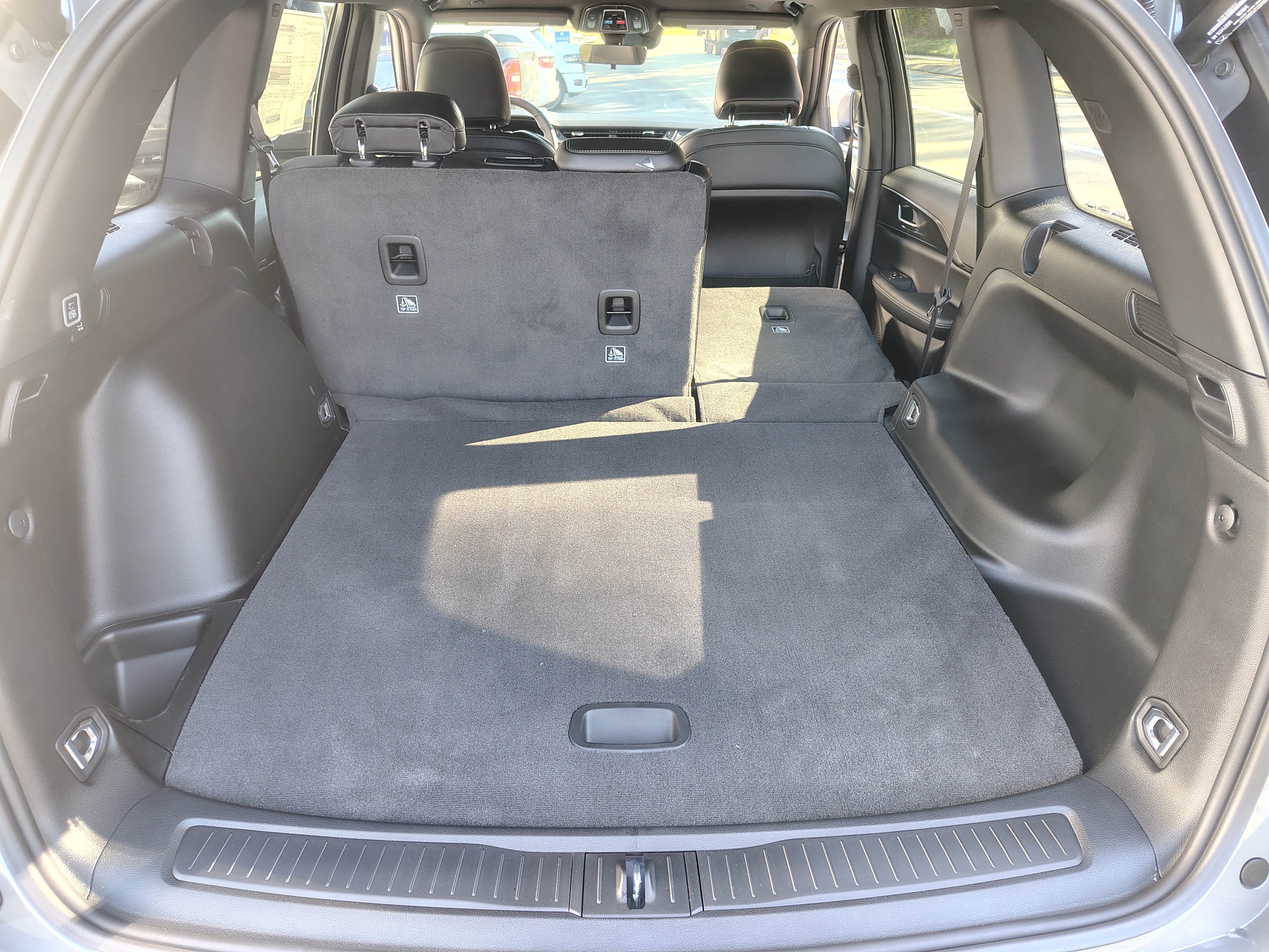 2027 Jeep Grand Cherokee photo 11 of 40