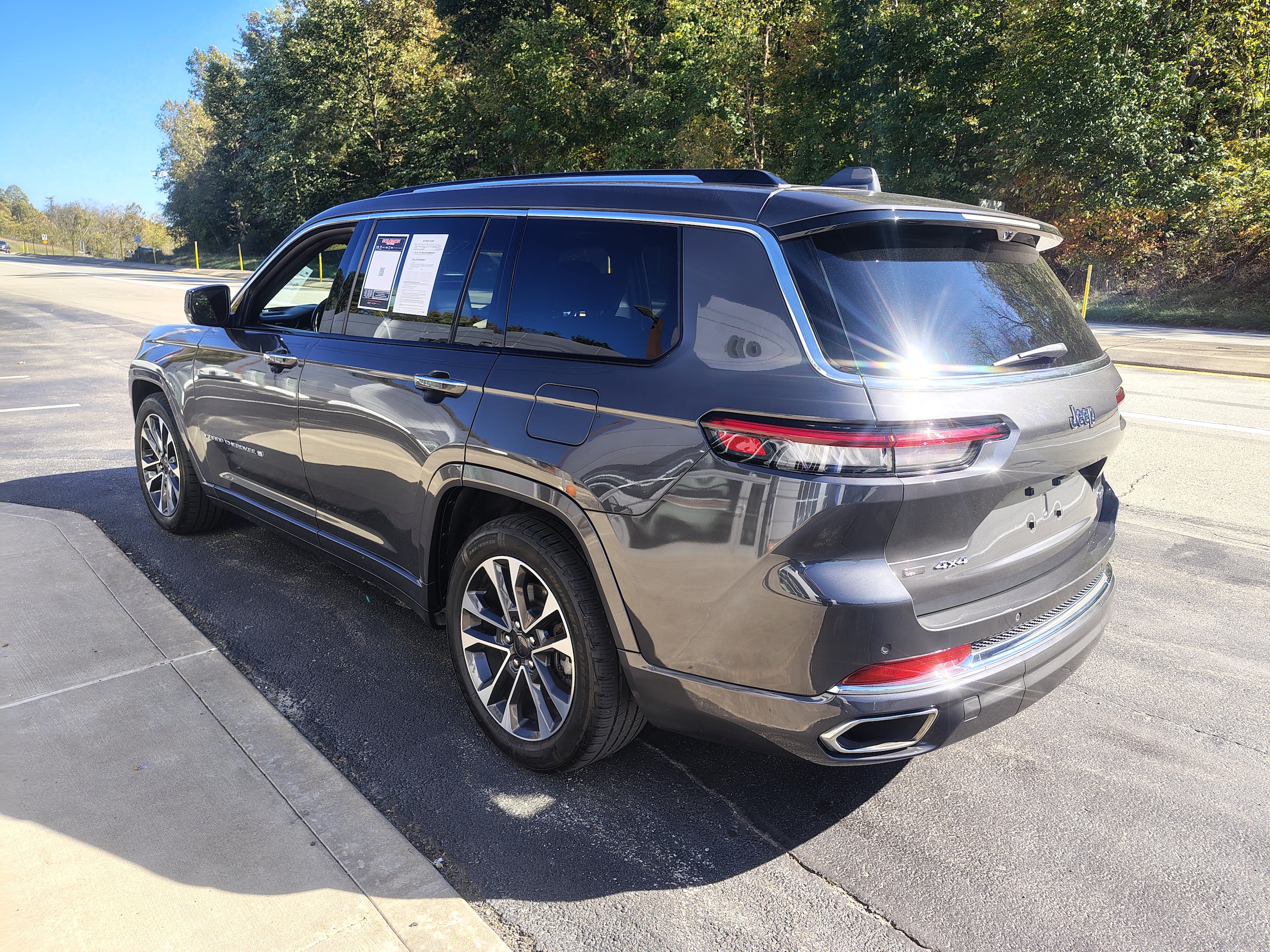 2022 Jeep Grand Cherokee L photo 7 of 46