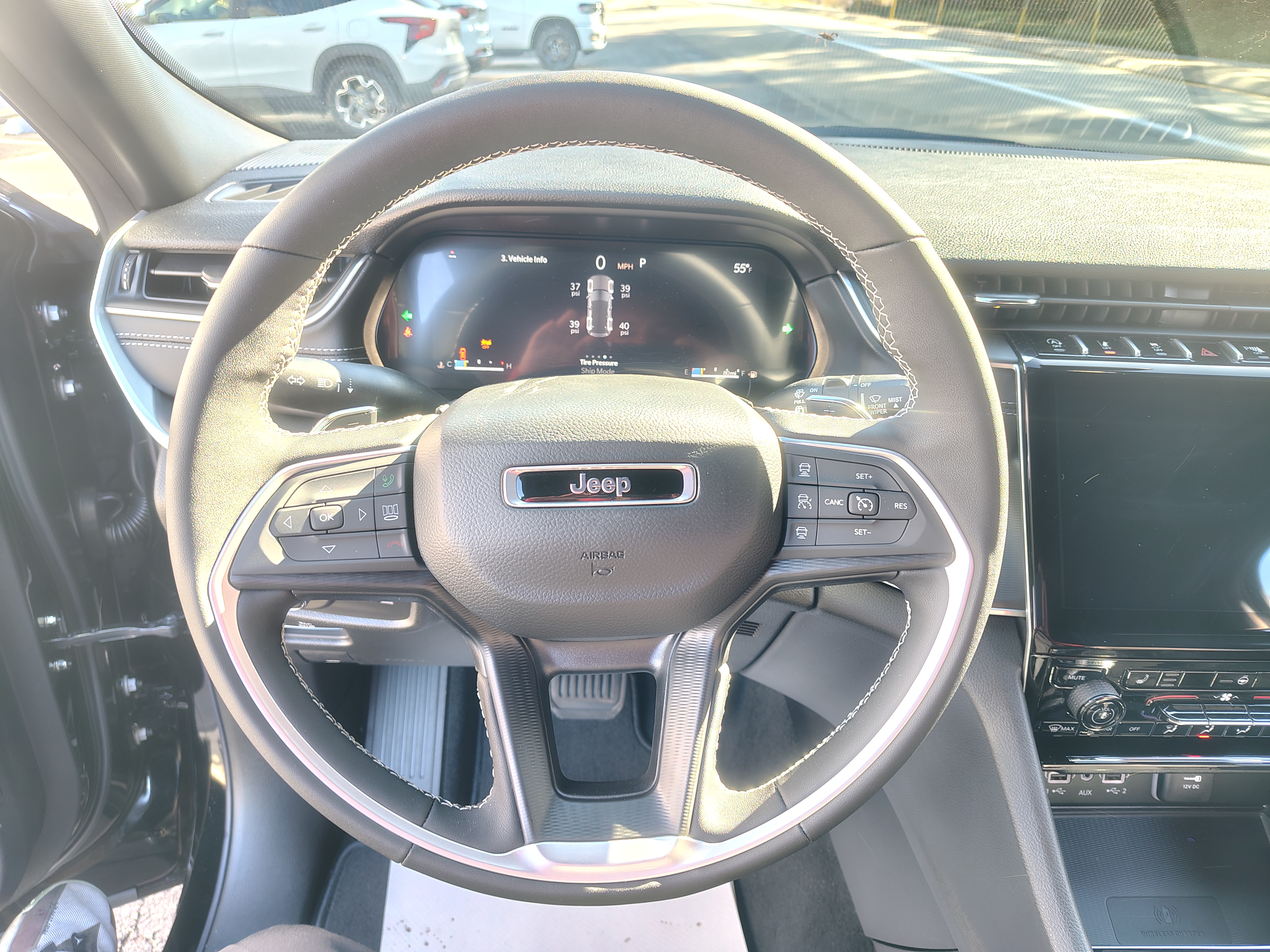 2027 Jeep Grand Cherokee photo 32 of 39
