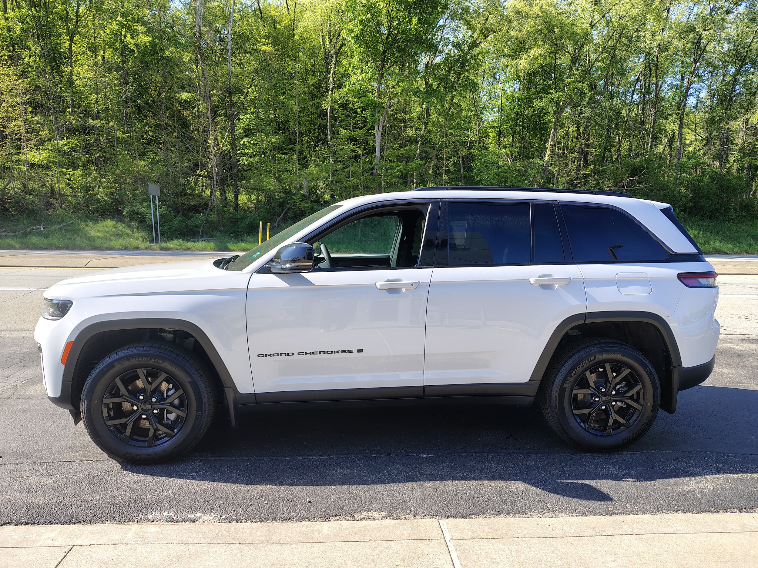 2026 Jeep Grand Cherokee LAREDO ALTITUDE 4X4 Bright White at Rick Weaver GMC