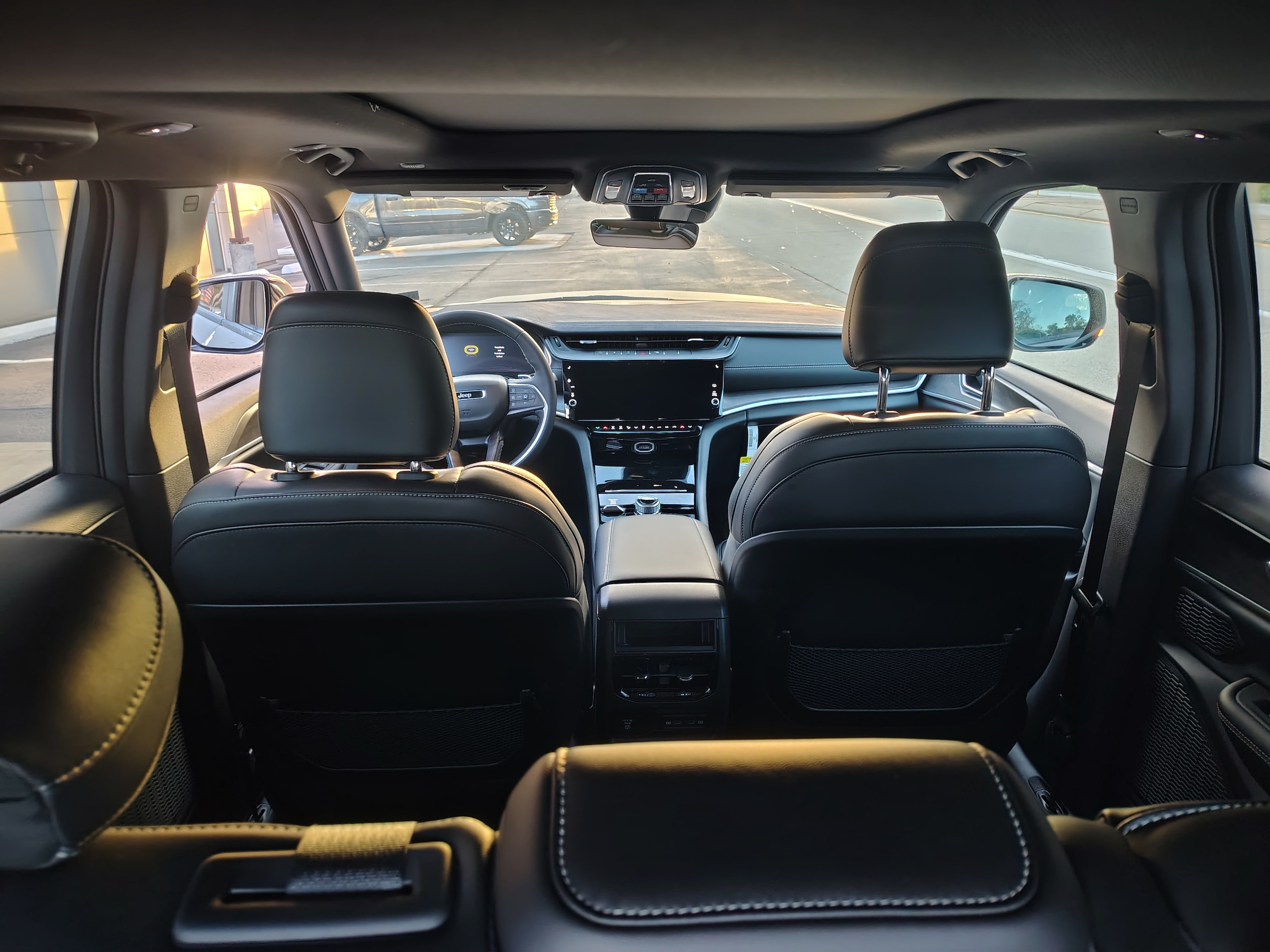 2027 Jeep Grand Cherokee photo 13 of 43