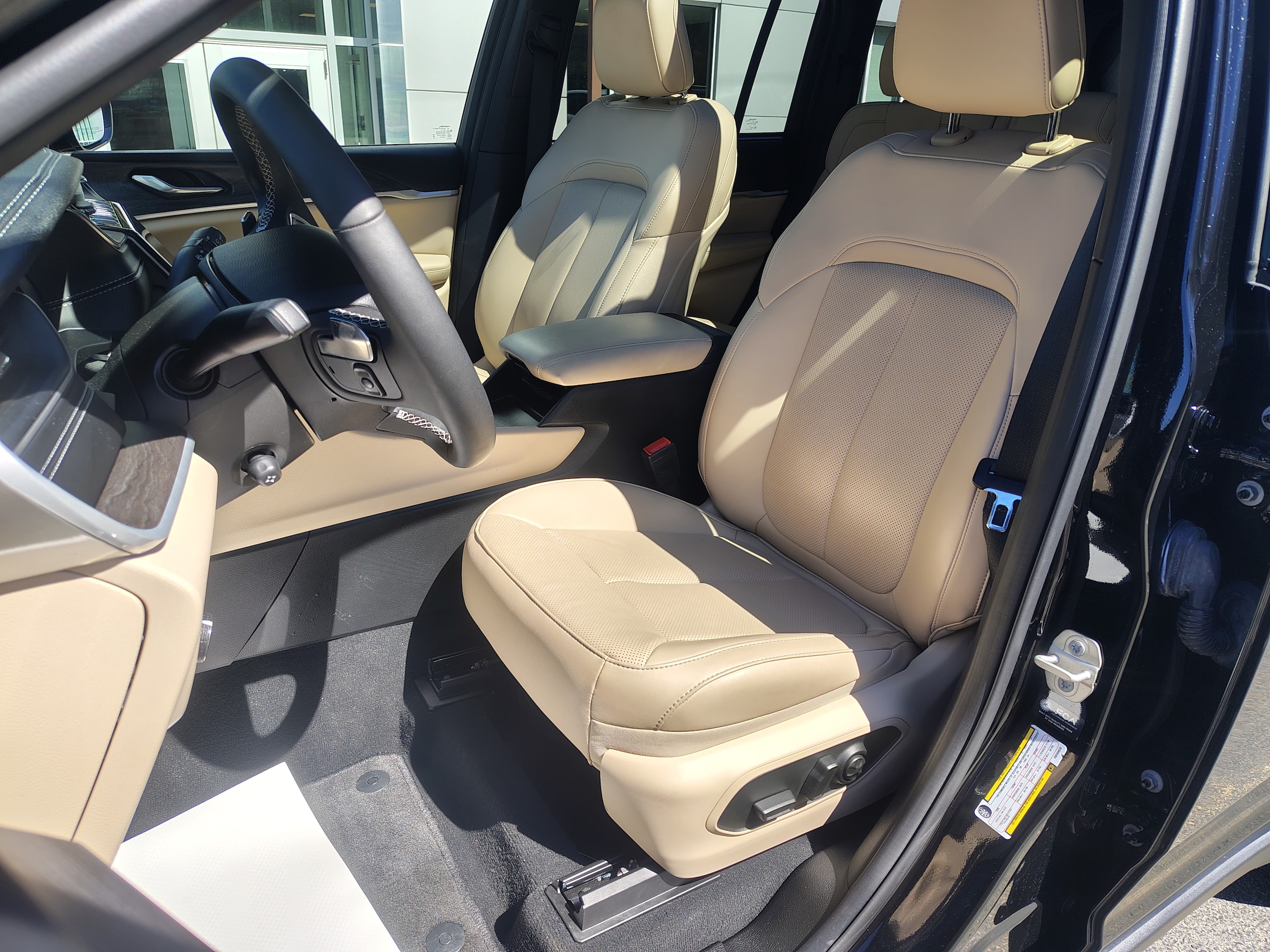 2024 Jeep Grand Cherokee Limited Diamond Black Crystal Pearlcoat at Solomon CJD Carmichaels