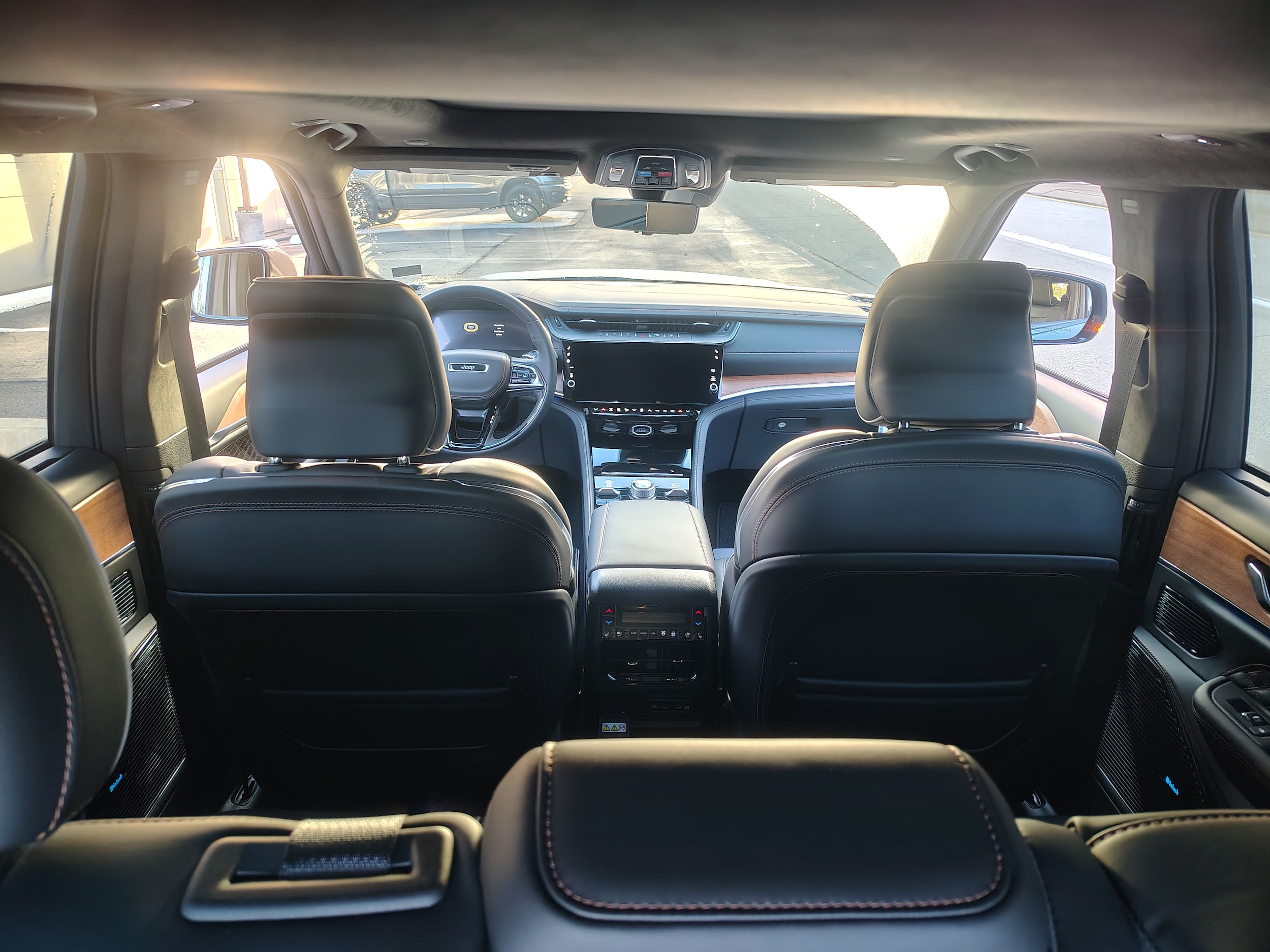 2027 Jeep Grand Cherokee photo 15 of 47