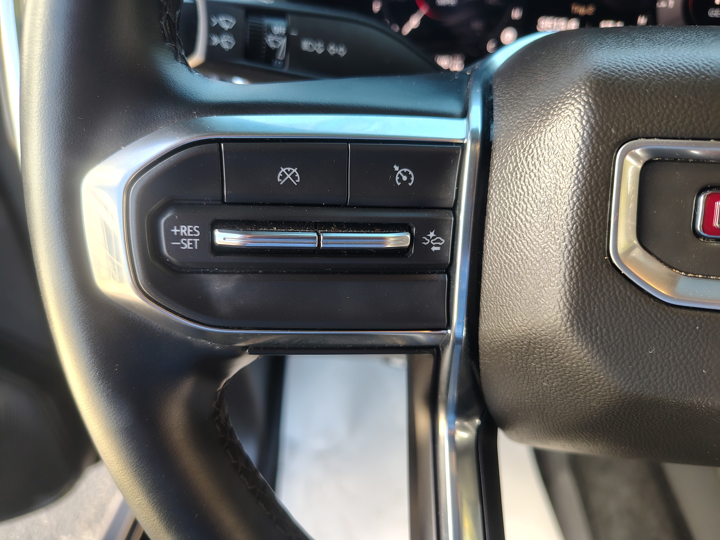 2025 GMC Canyon photo 32 of 39