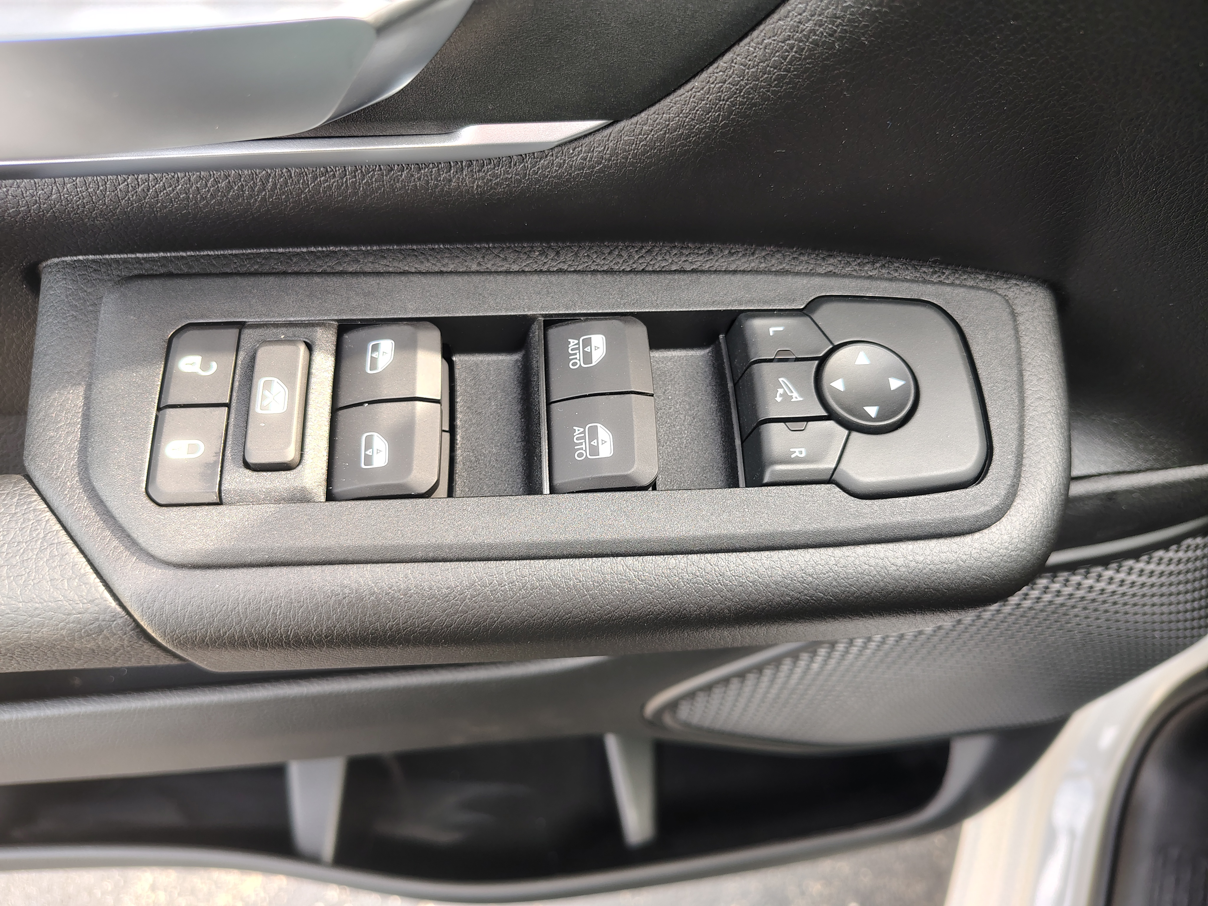 2027 Ram 1500 photo 21 of 42