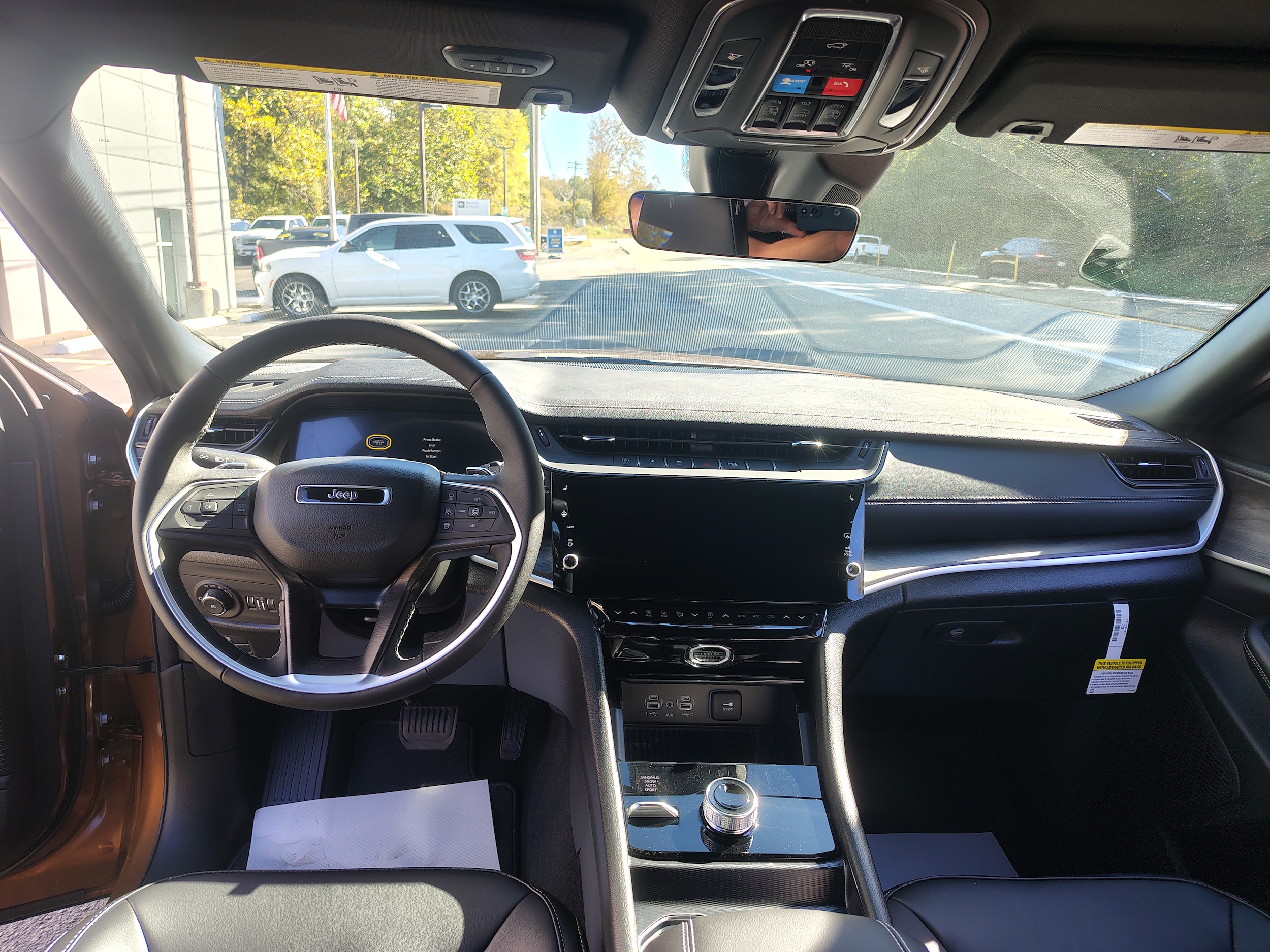2027 Jeep Grand Cherokee photo 28 of 45