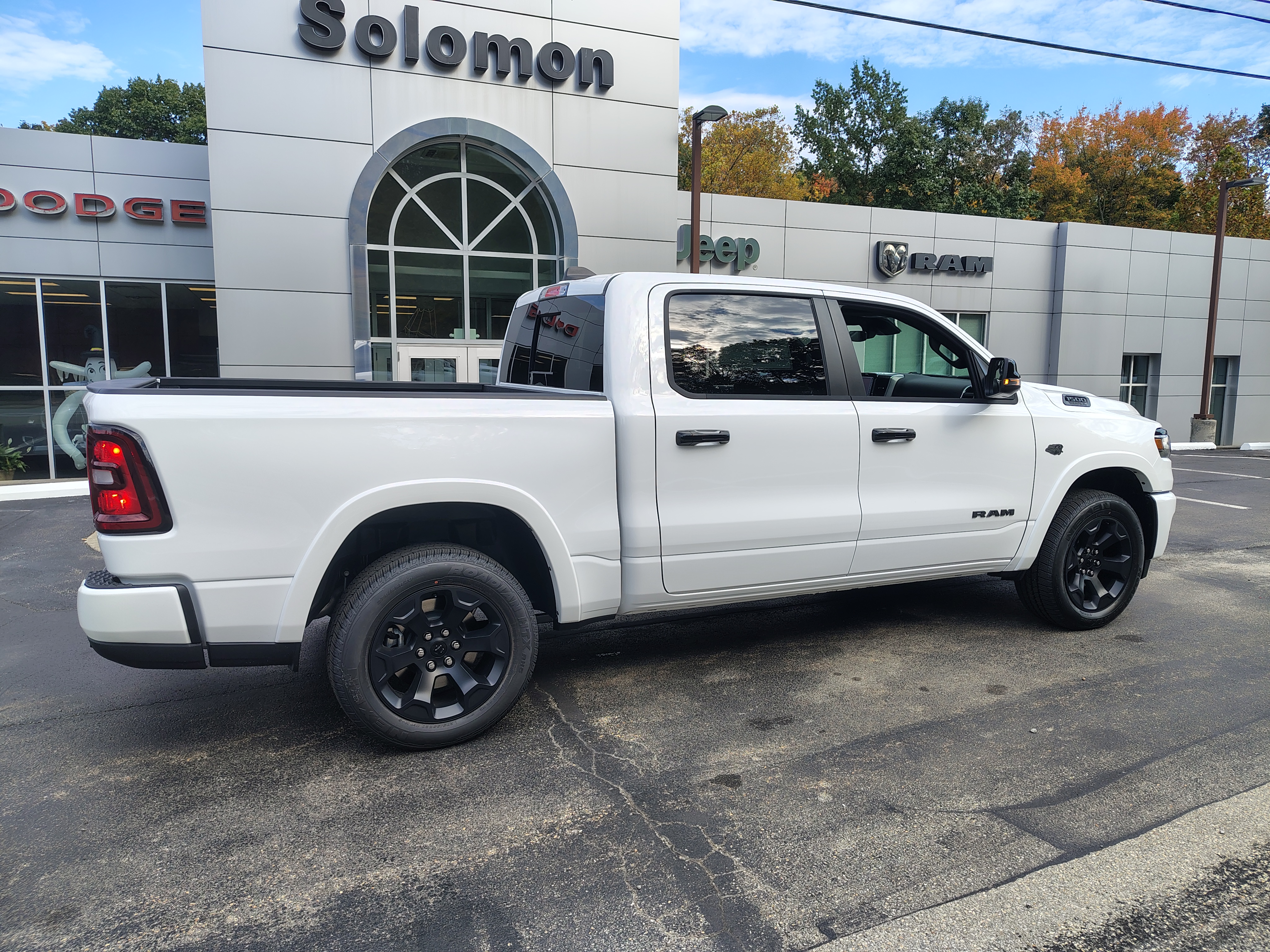 2027 Ram 1500 photo 14 of 42
