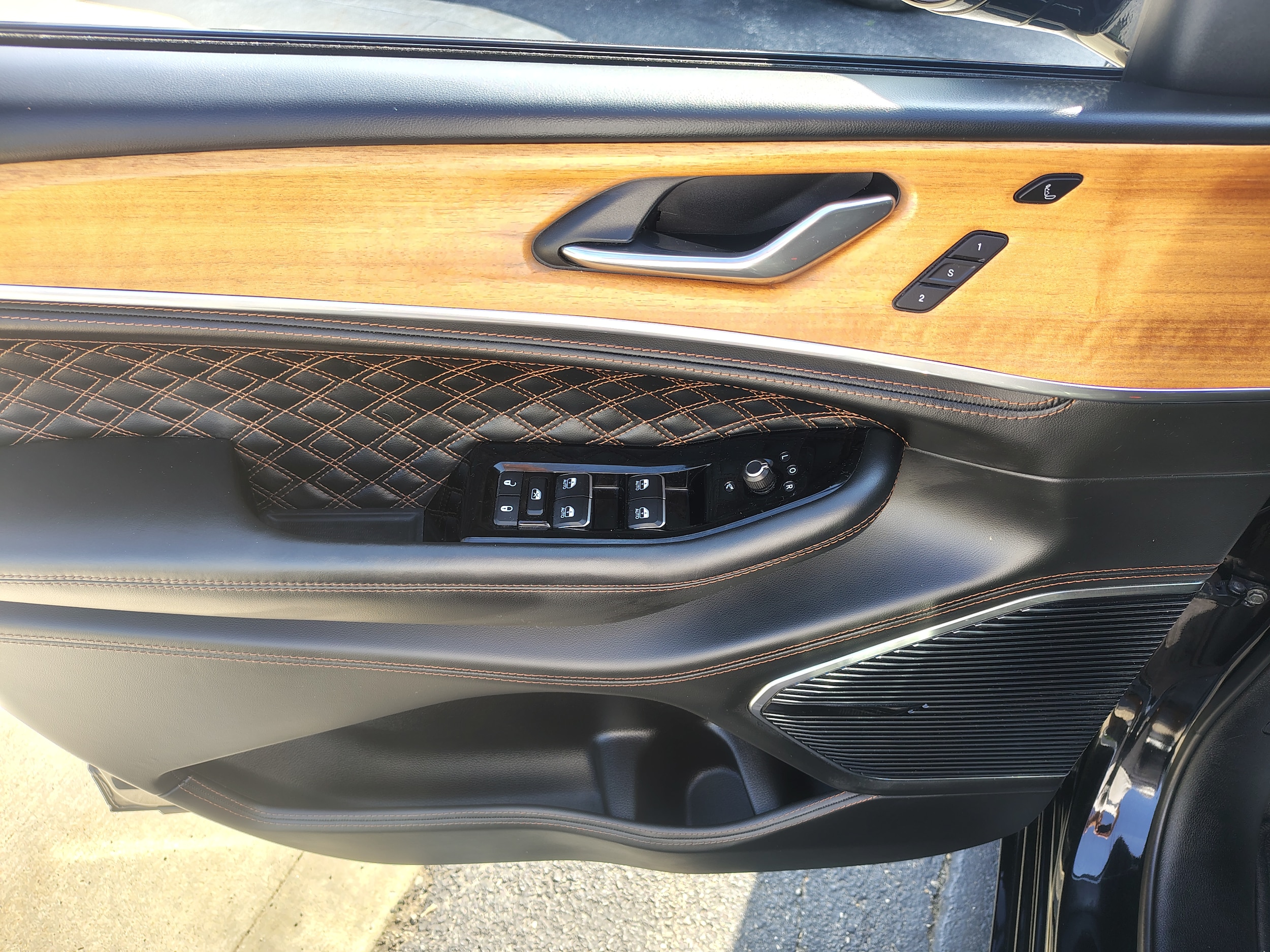 2025 Jeep Grand Cherokee L Summit Reserve Diamond Black Crystal Pearlcoat at Solomon CJD Carmichaels