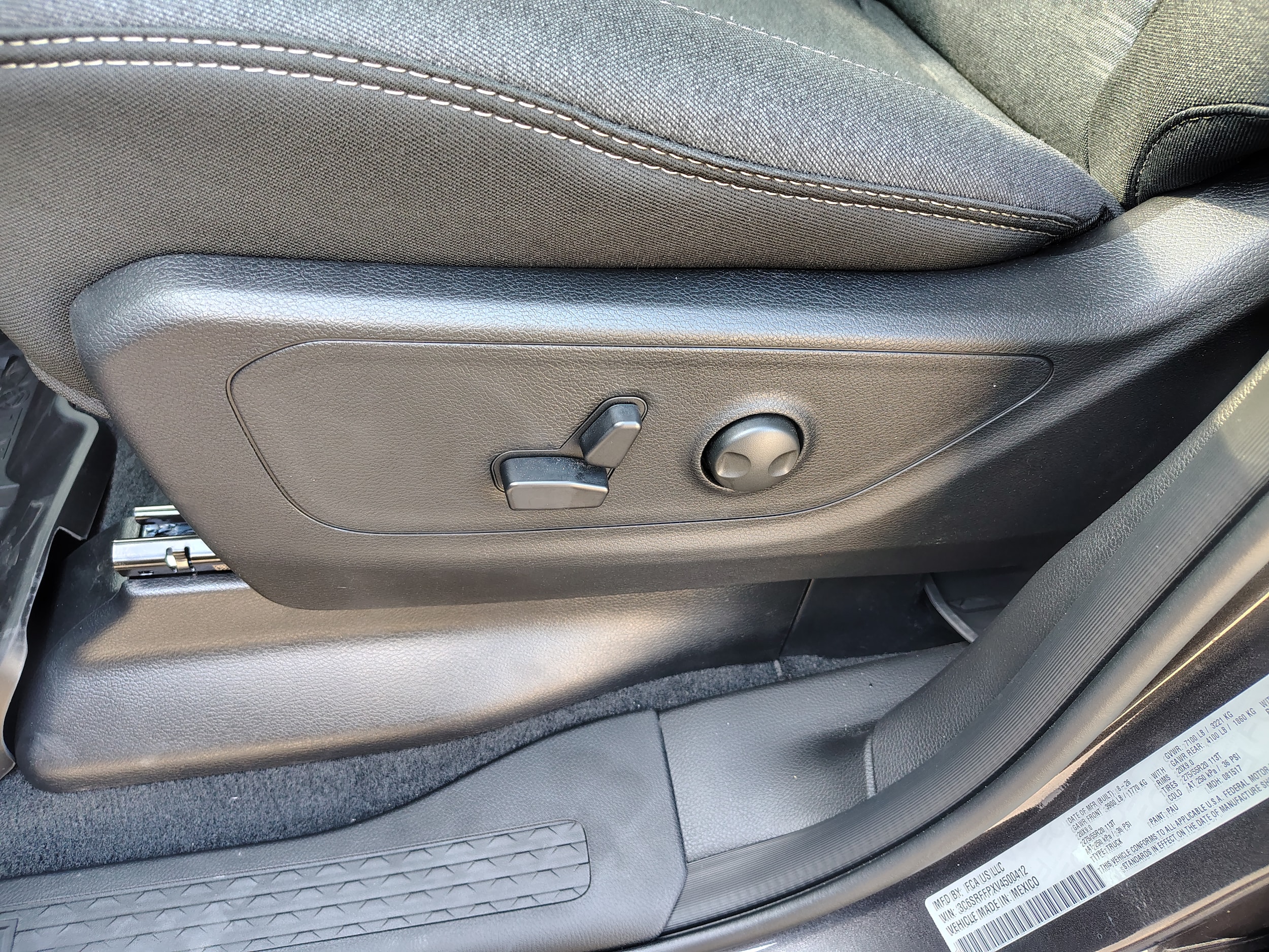 2027 Ram 1500 photo 14 of 32