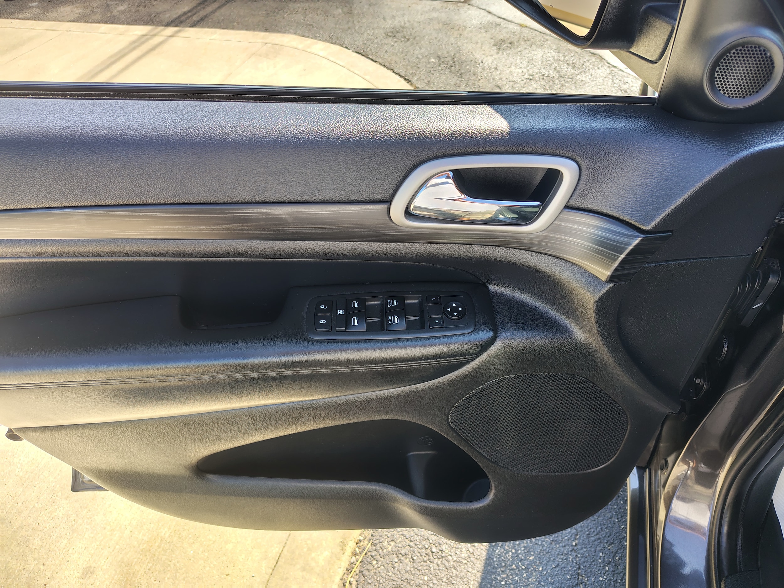 2021 Jeep Grand Cherokee Laredo X Granite Crystal Metallic Clearcoat at Solomon CJD Carmichaels