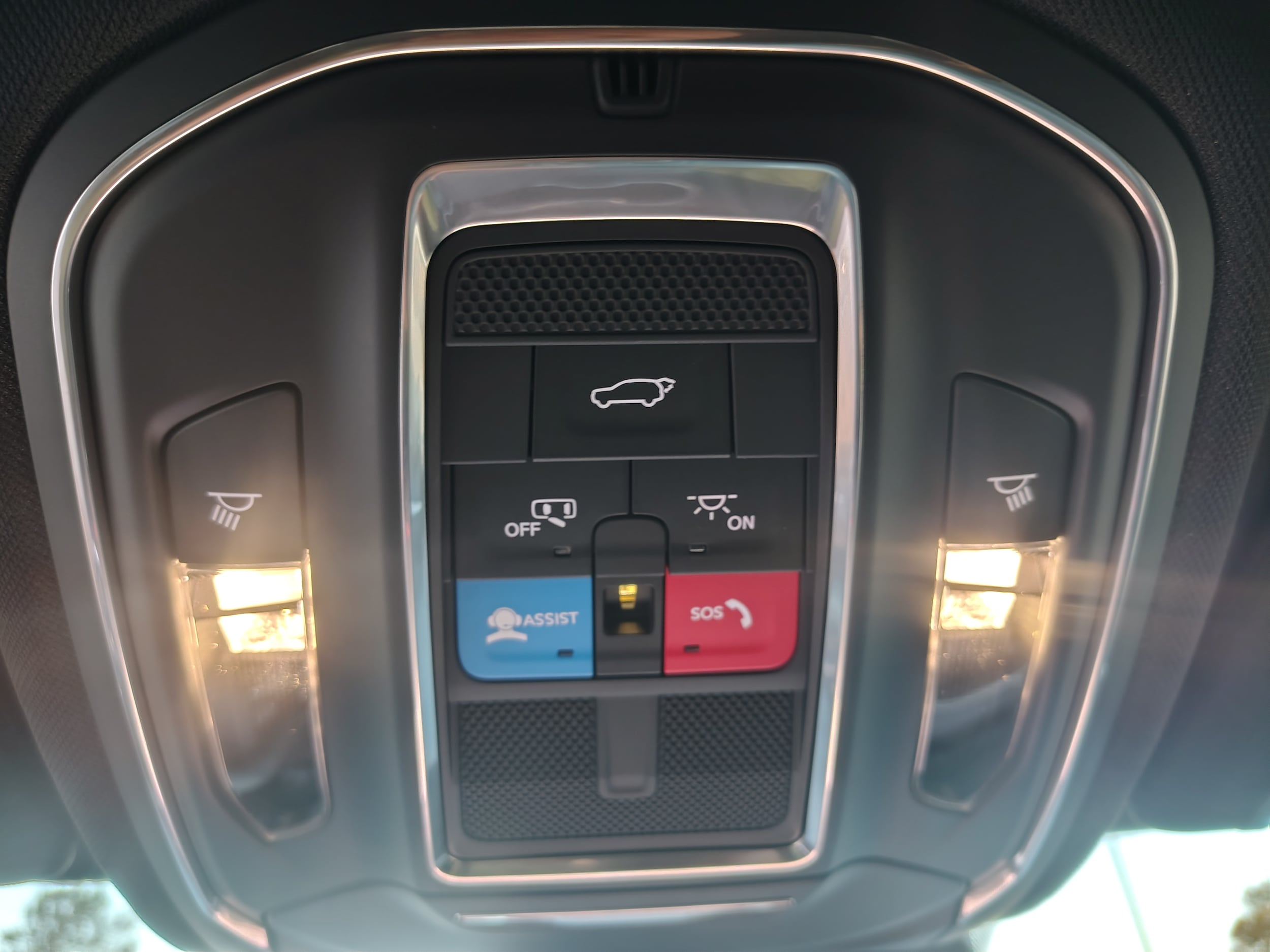 2027 Jeep Grand Cherokee photo 39 of 41