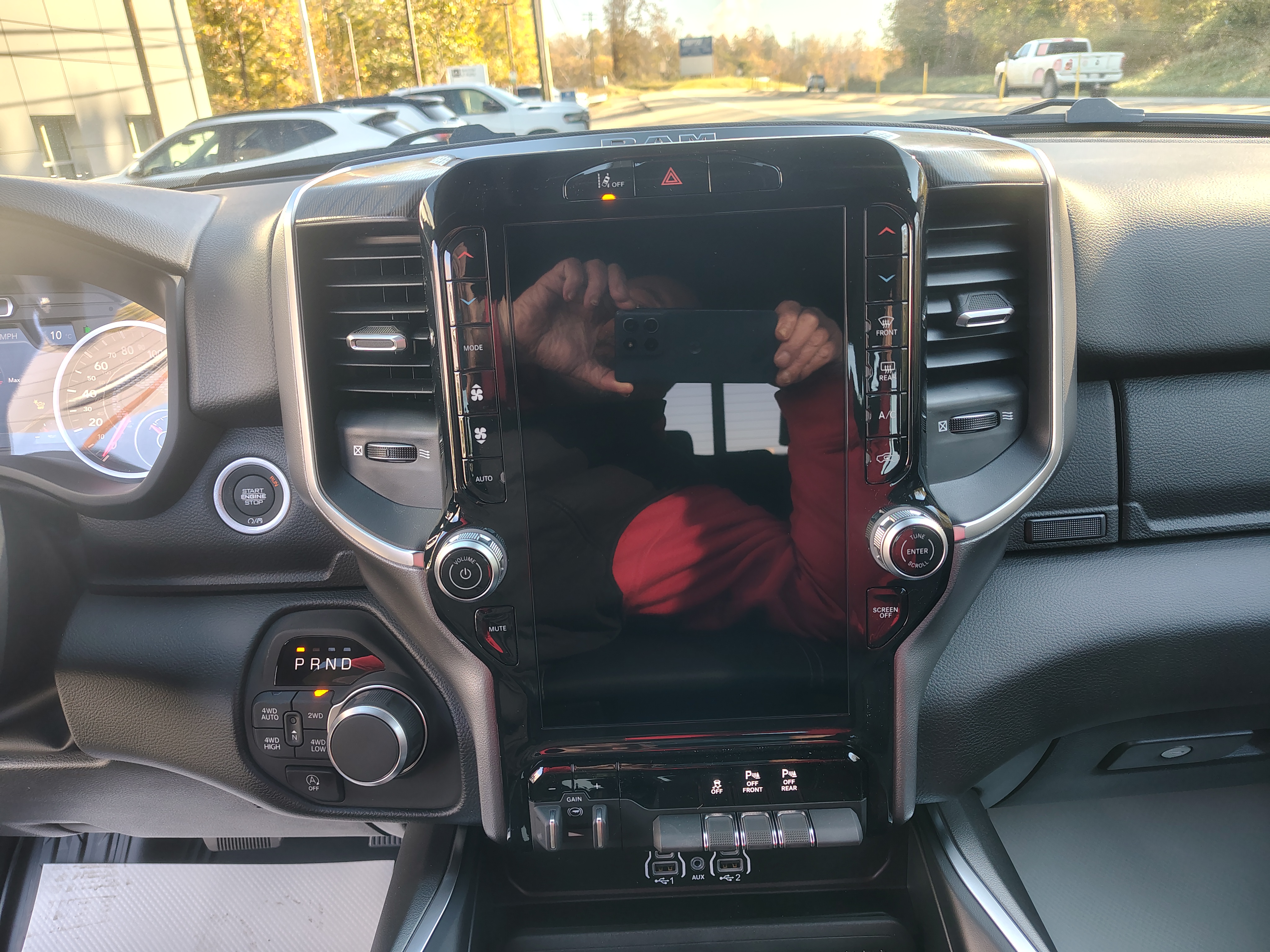 2027 Ram 1500 photo 36 of 40