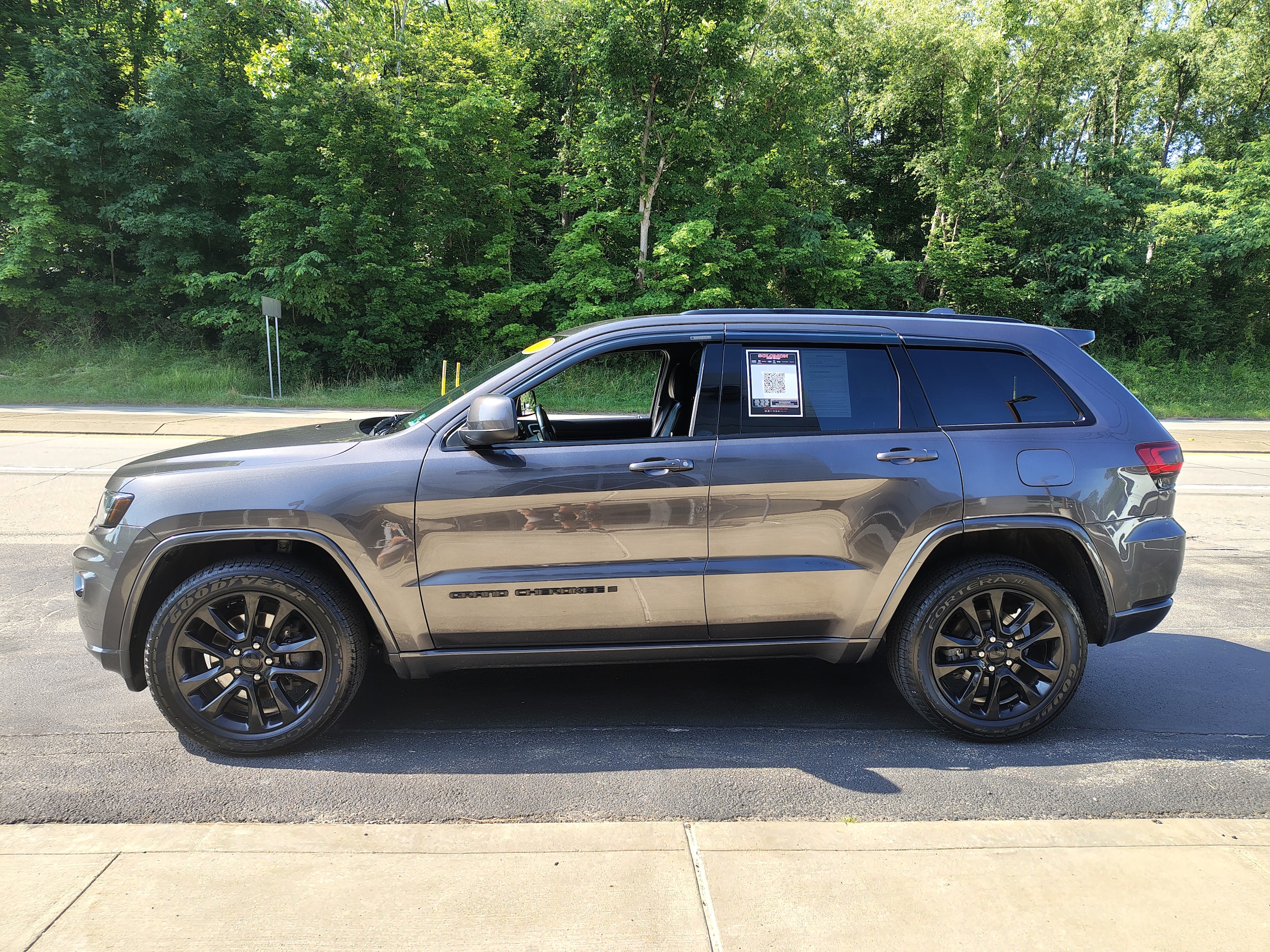 2021 Jeep Grand Cherokee Laredo X Granite Crystal Metallic Clearcoat at Solomon CJD Carmichaels