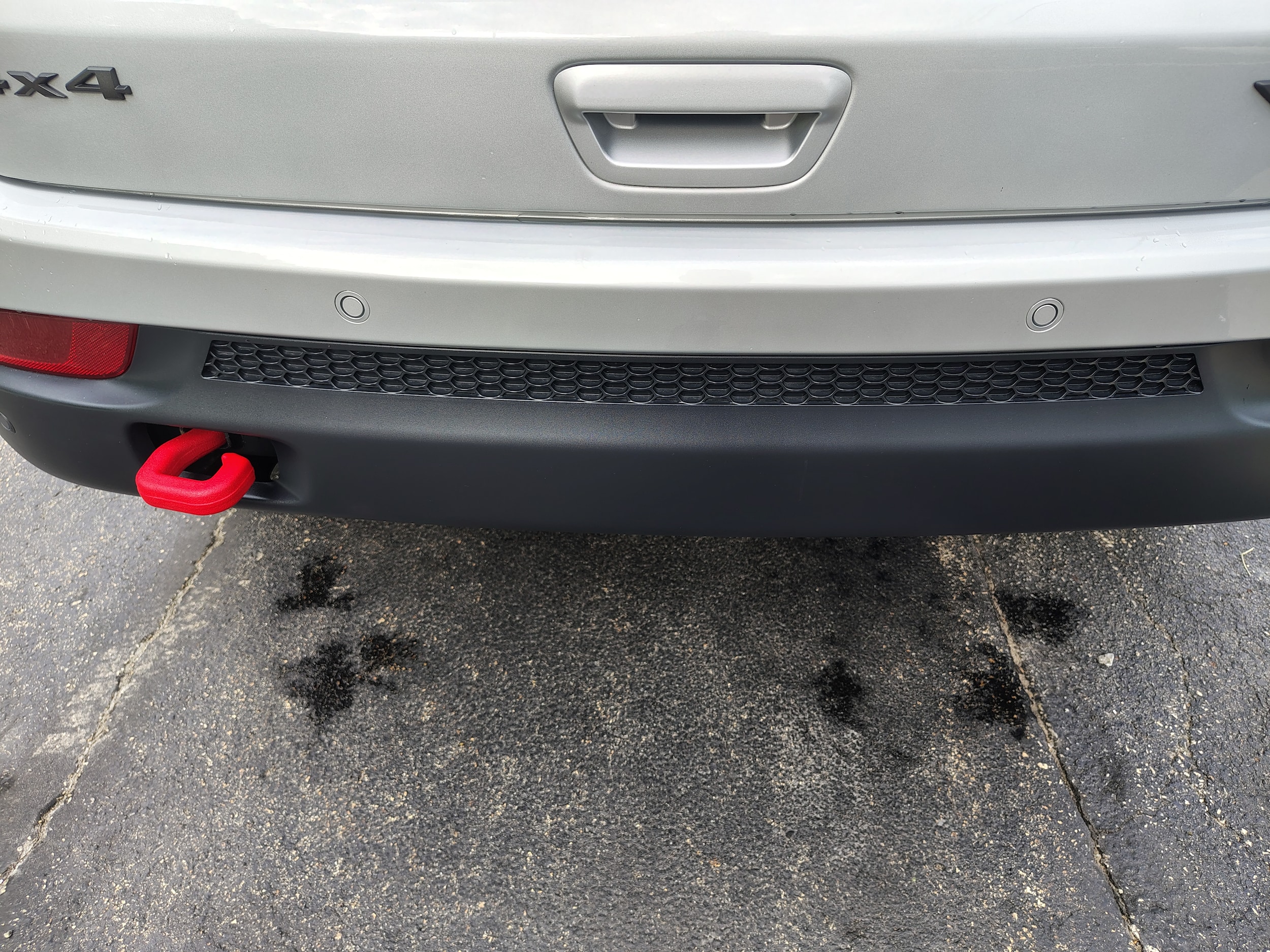 2025 Jeep Compass Trailhawk Silver Zynith Metallic Clearcoat at Solomon CJD Carmichaels