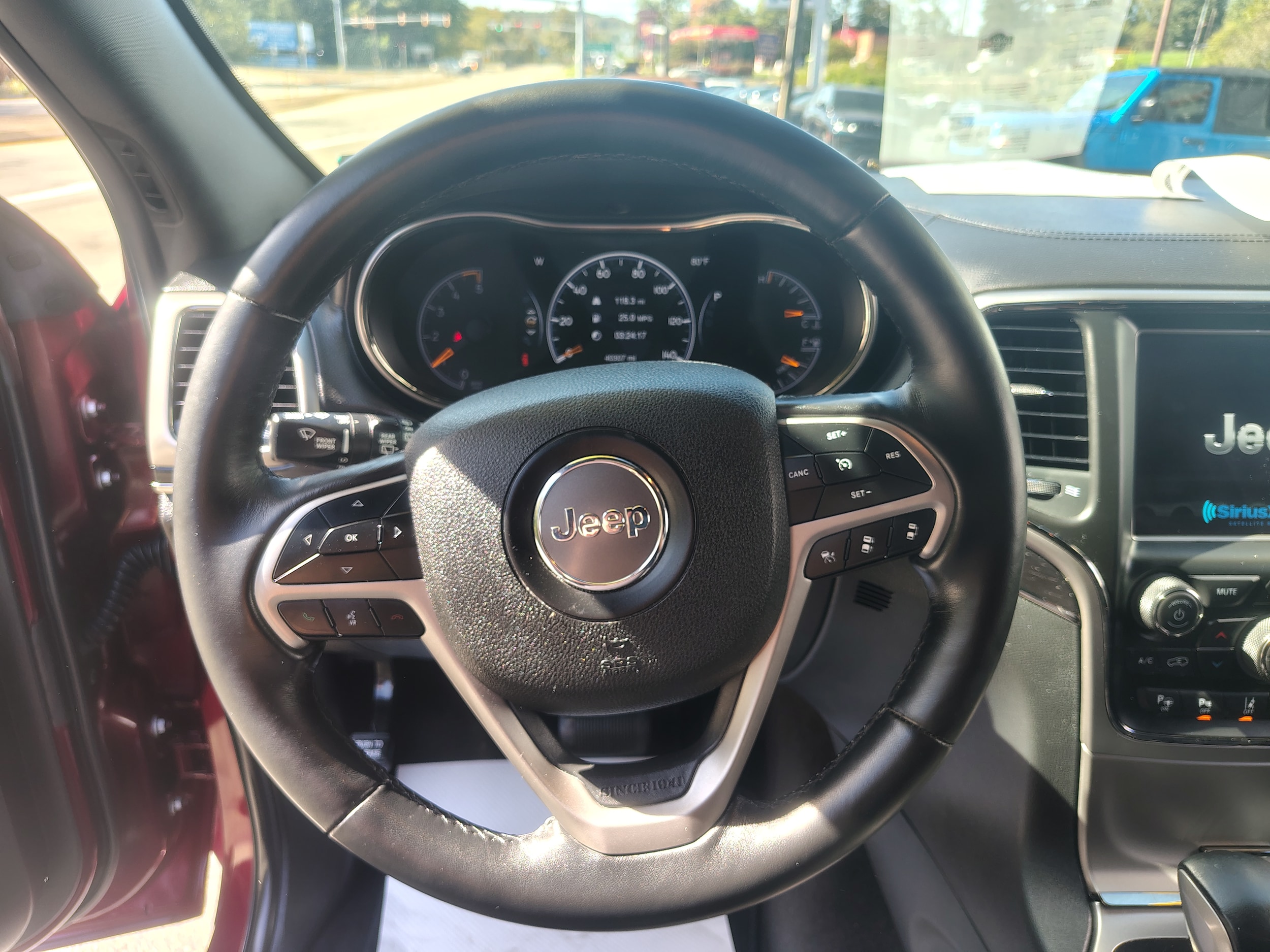2018 Jeep Grand Cherokee photo 35 of 44
